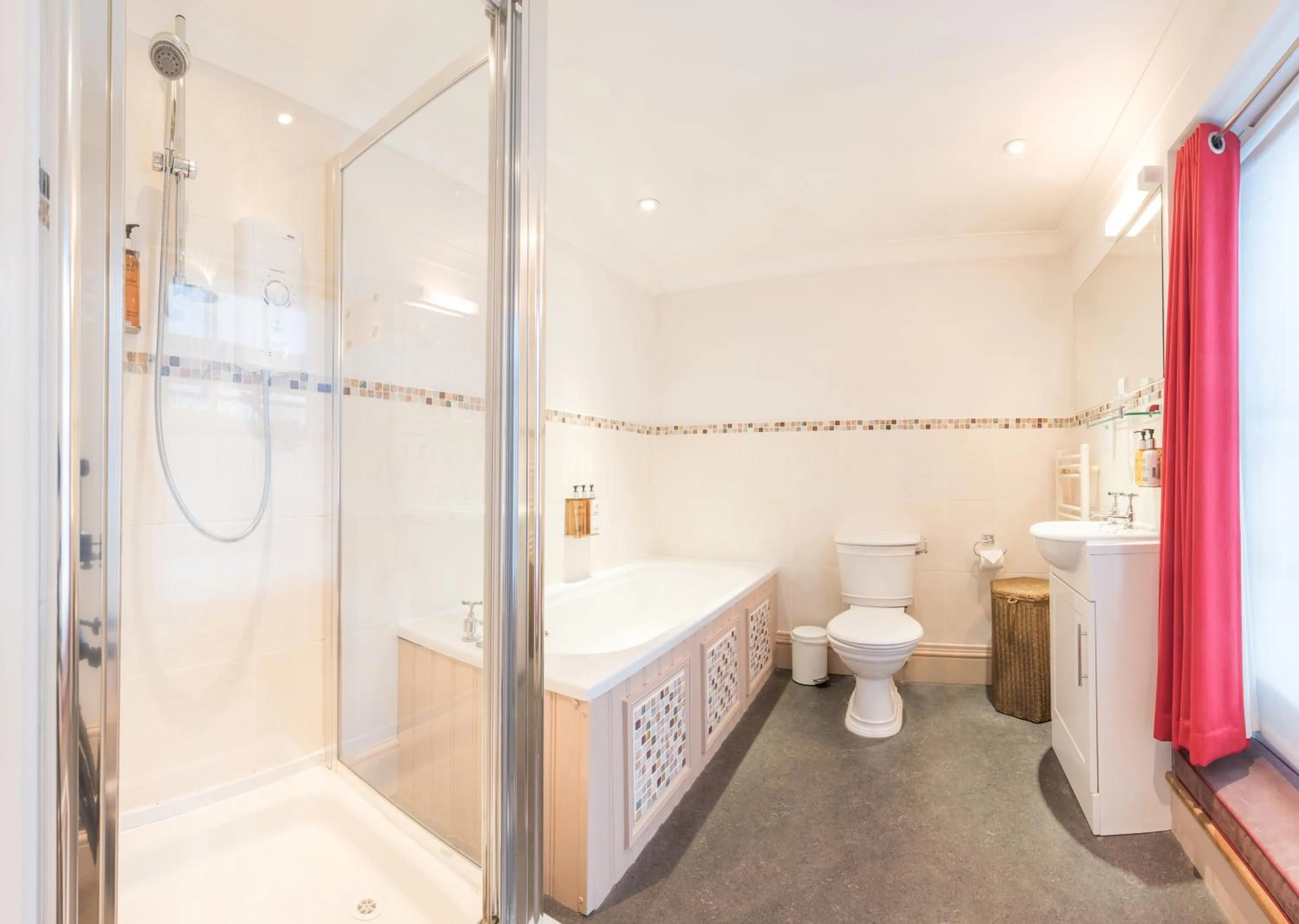 Shower in Royal Seven Stars Hotel