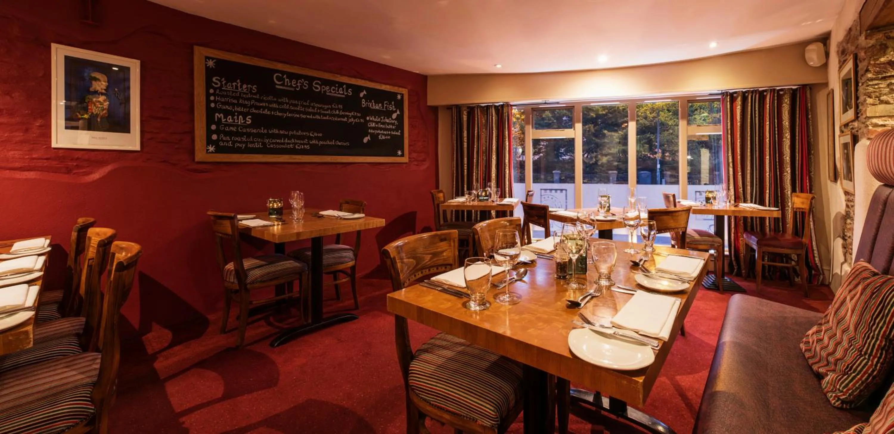 Restaurant/places to eat in Royal Seven Stars Hotel