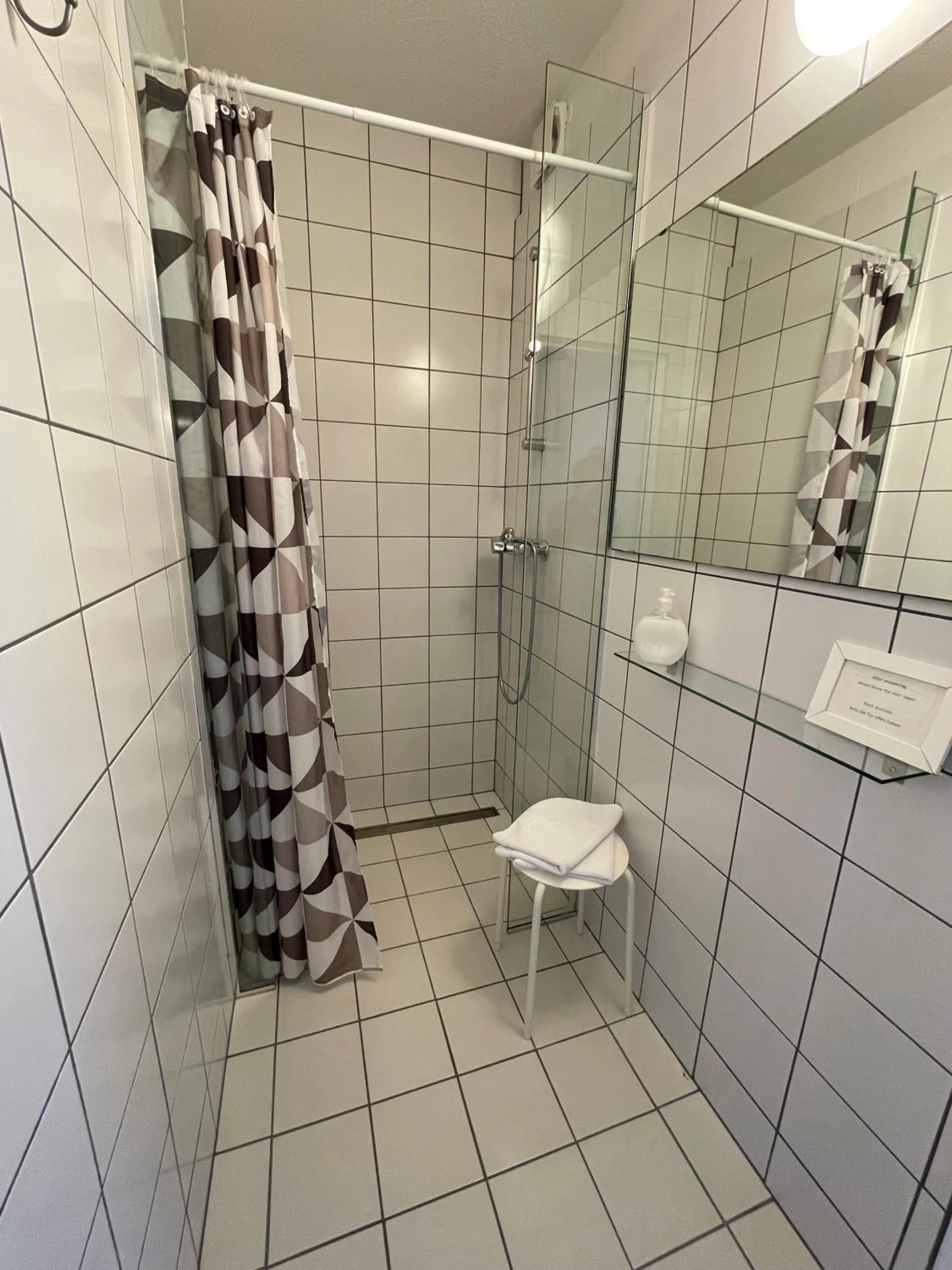 Shower in Guesthouse Sunna