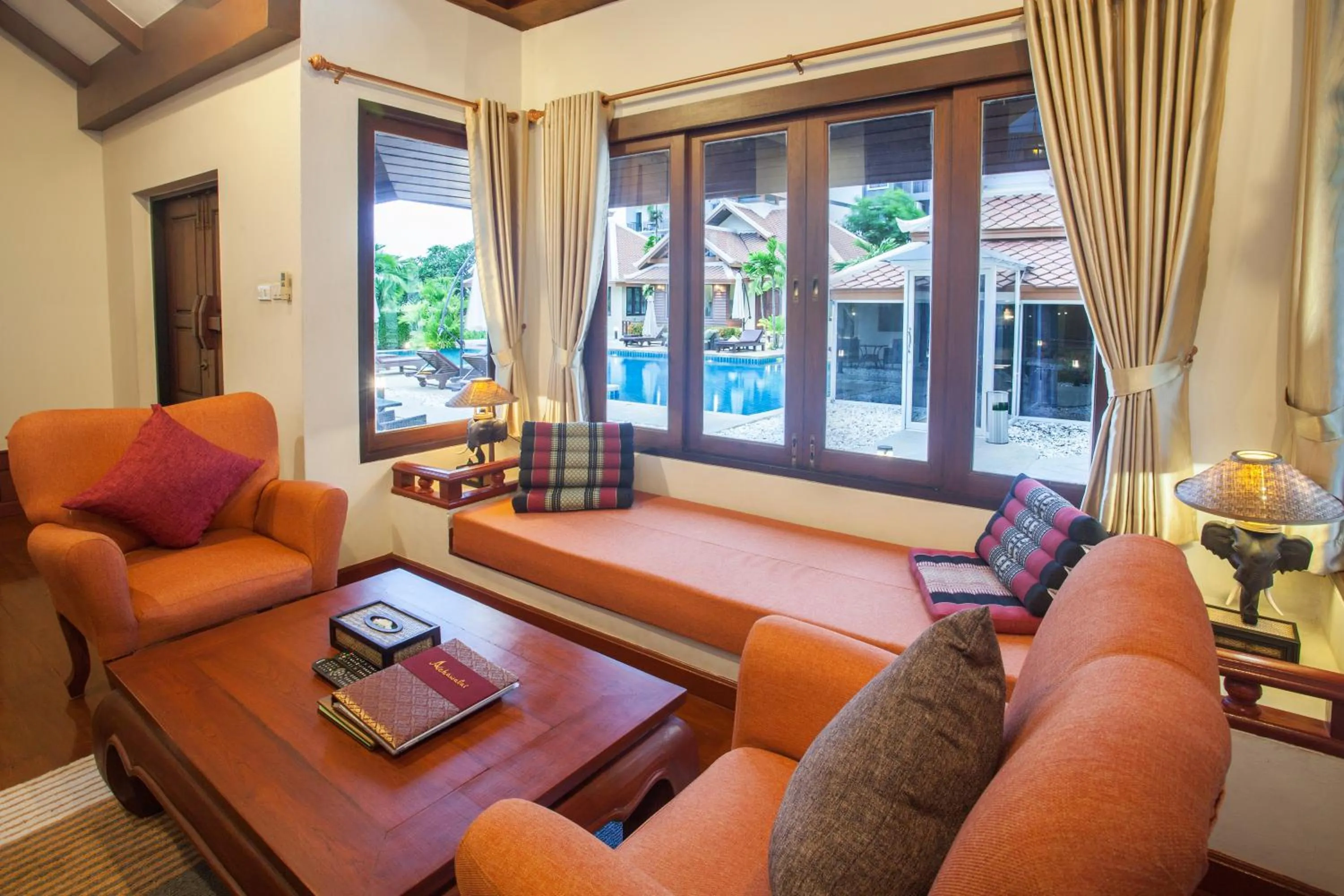 Living room in Achawalai Residence Village By Song