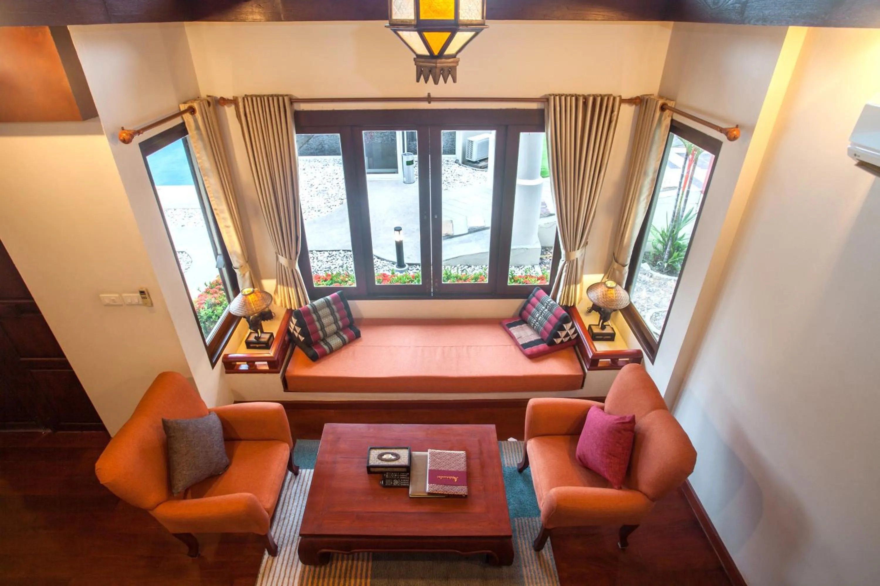 Living room in Achawalai Residence Village By Song