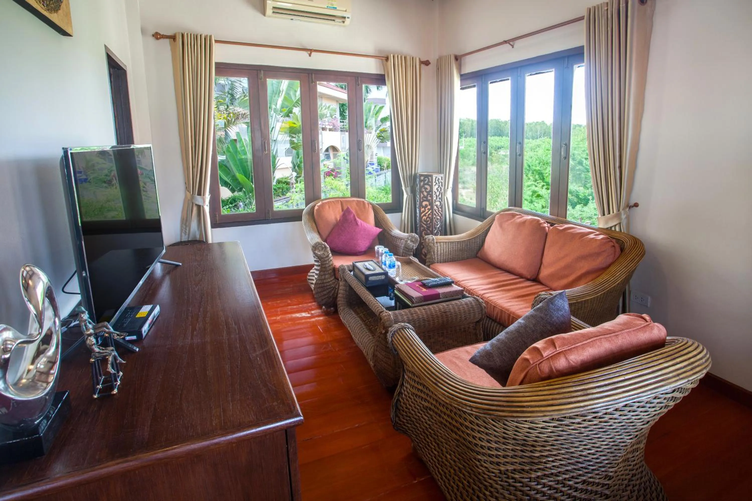 Living room in Achawalai Residence Village By Song