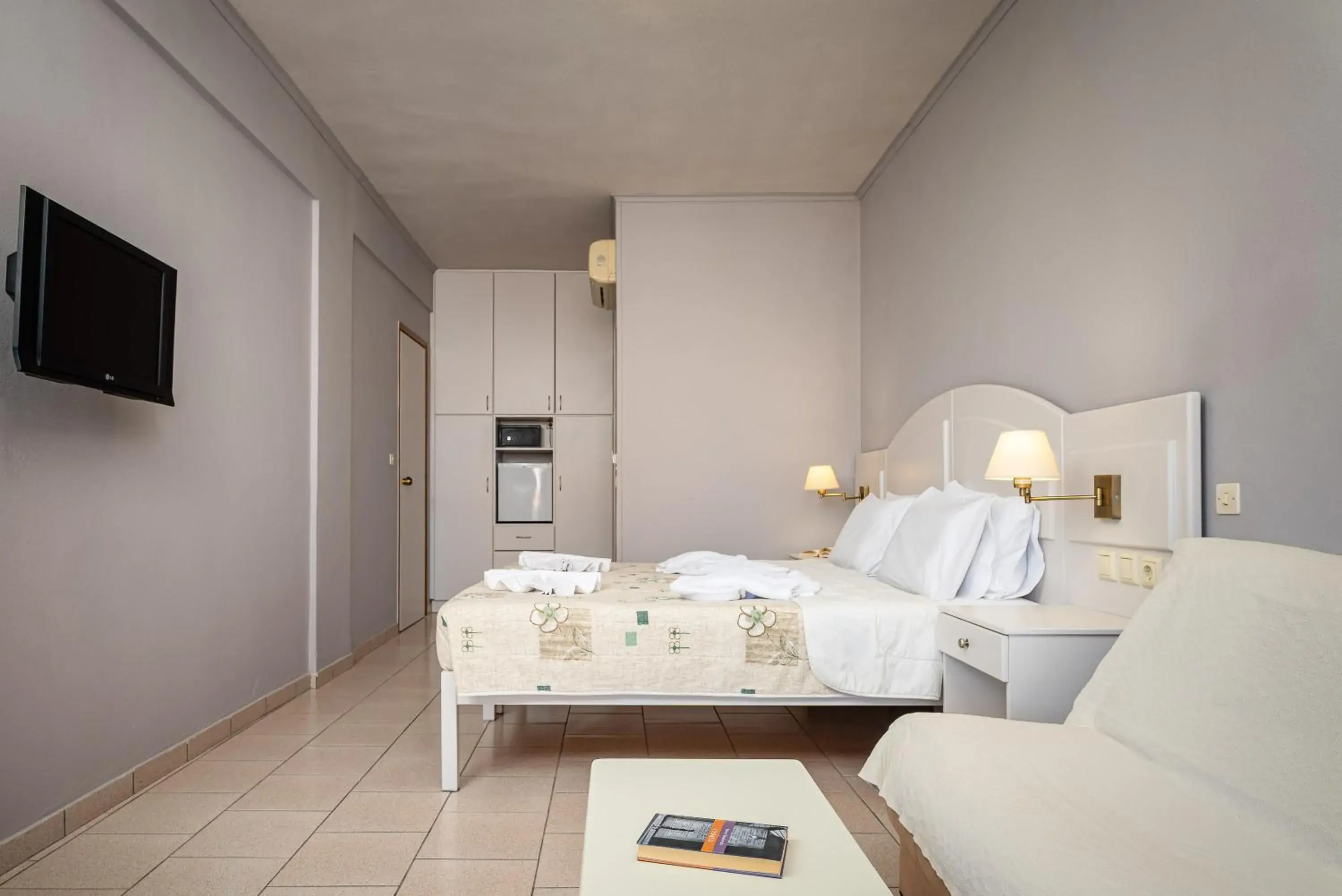 Standard Twin Room in Hotel Athena Standard Twin Room in Hotel Athena