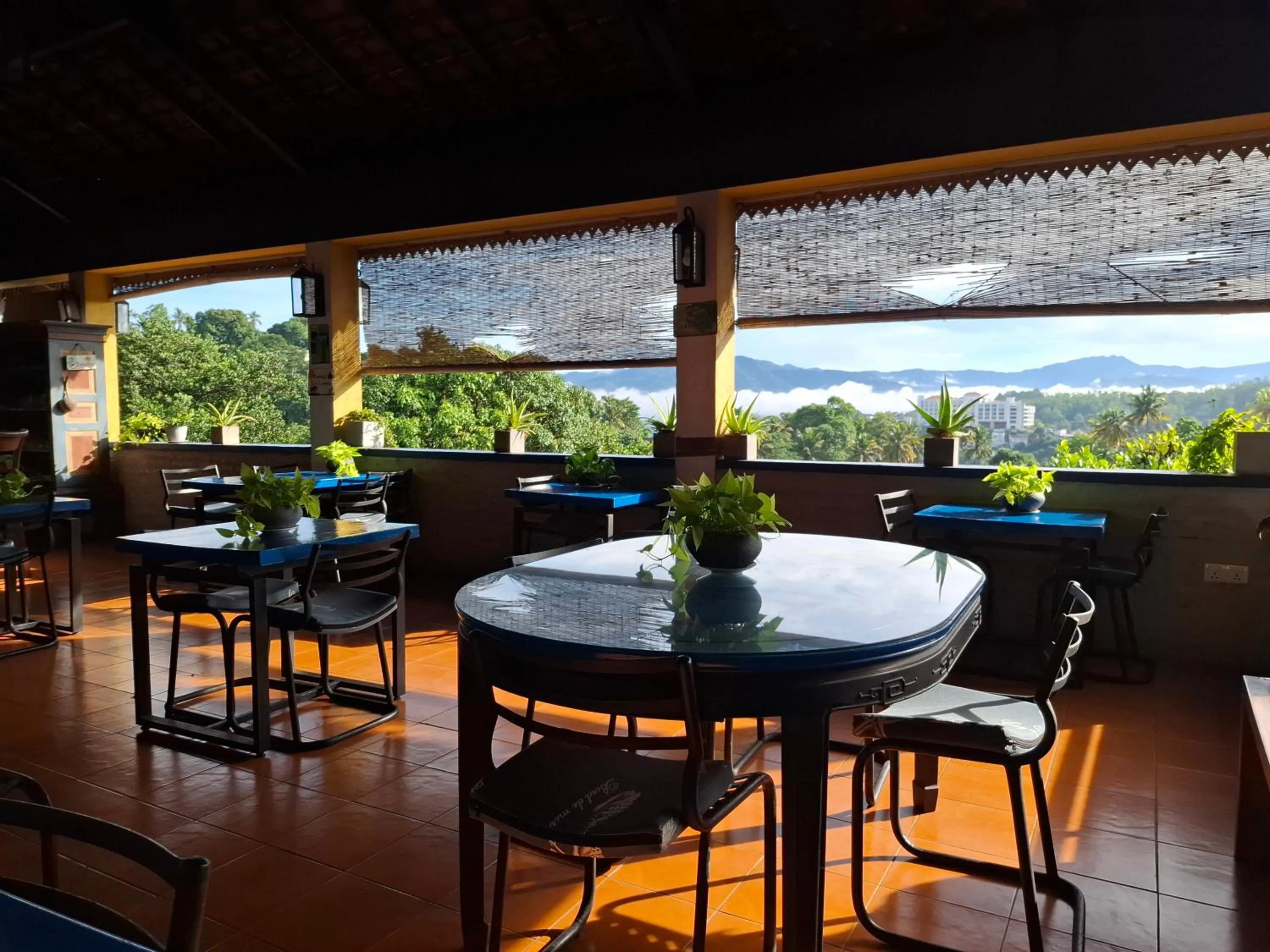 Restaurant/places to eat in Blue Pillars Kandy