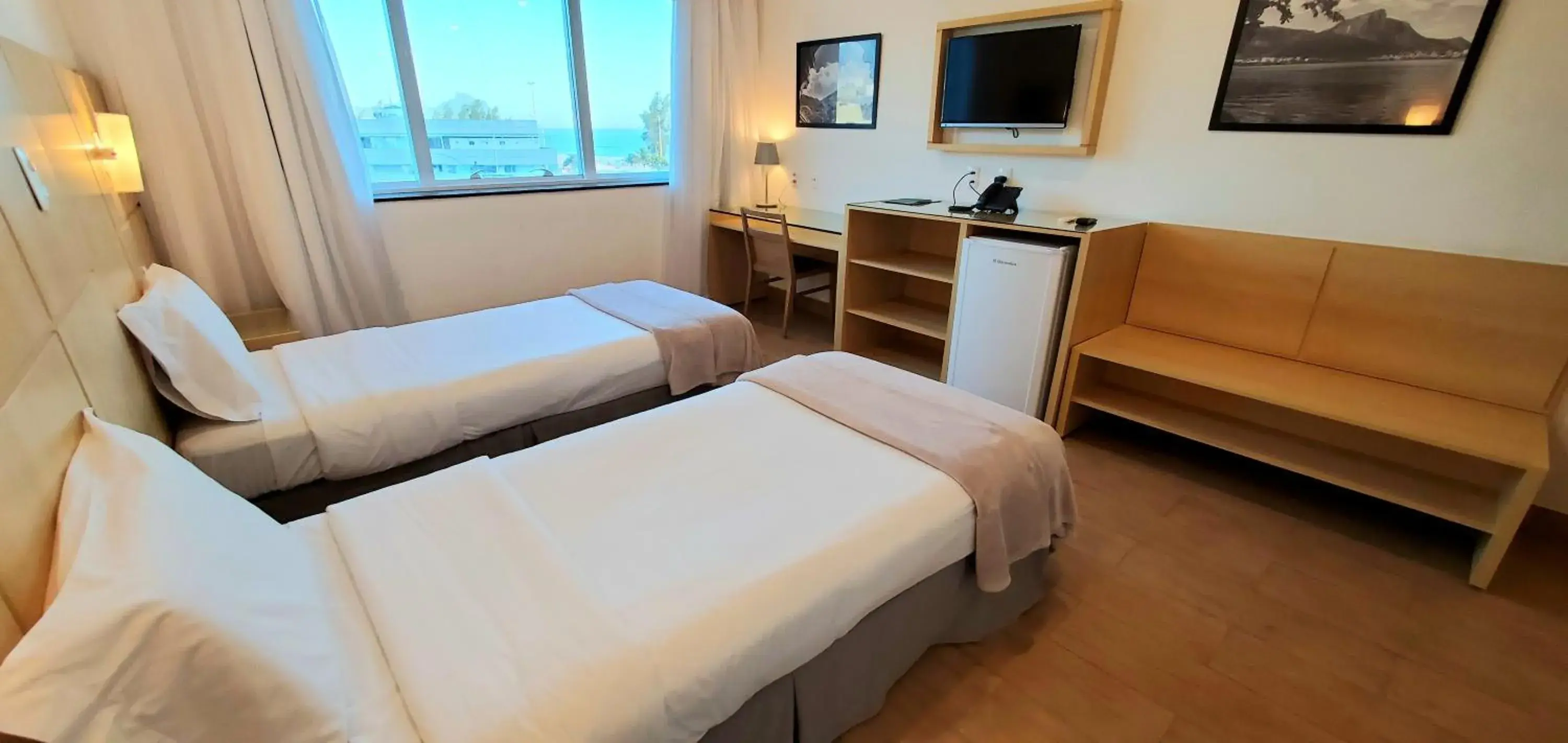 TV and multimedia, Bed in Atlantico Sul Hotel TV and multimedia, Bed in Atlantico Sul Hotel