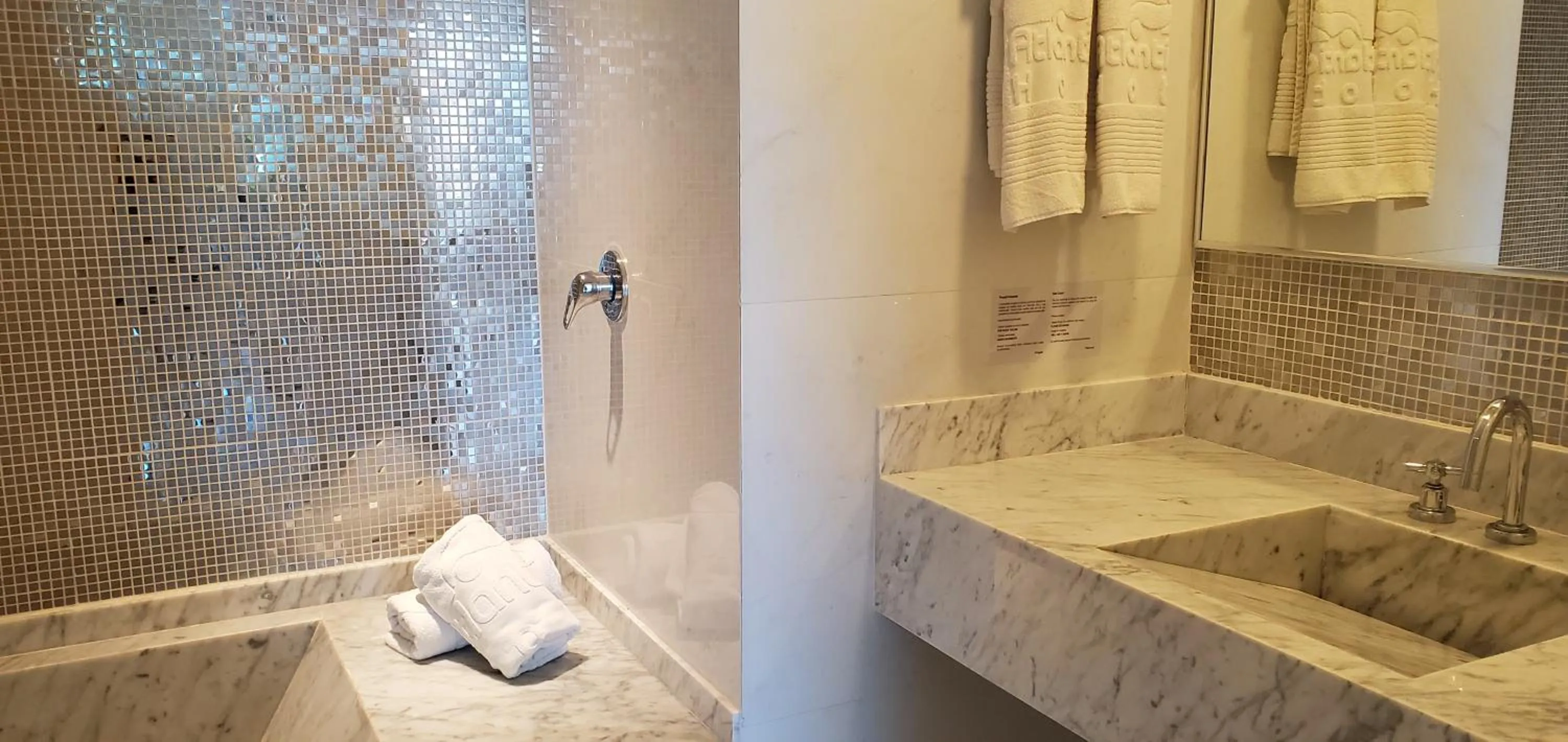 Bathroom in Atlantico Sul Hotel