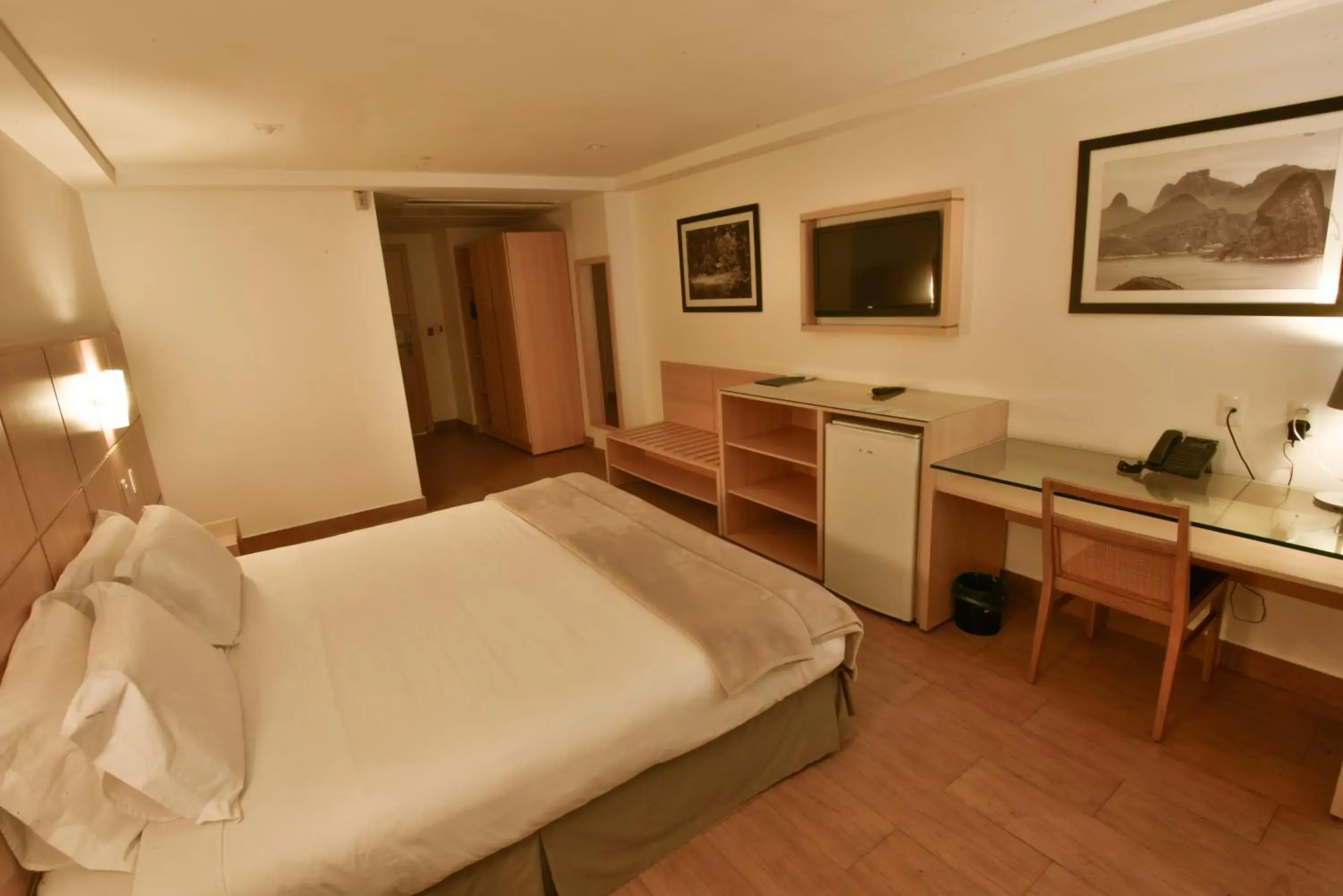 TV and multimedia, Bed in Atlantico Sul Hotel TV and multimedia, Bed in Atlantico Sul Hotel