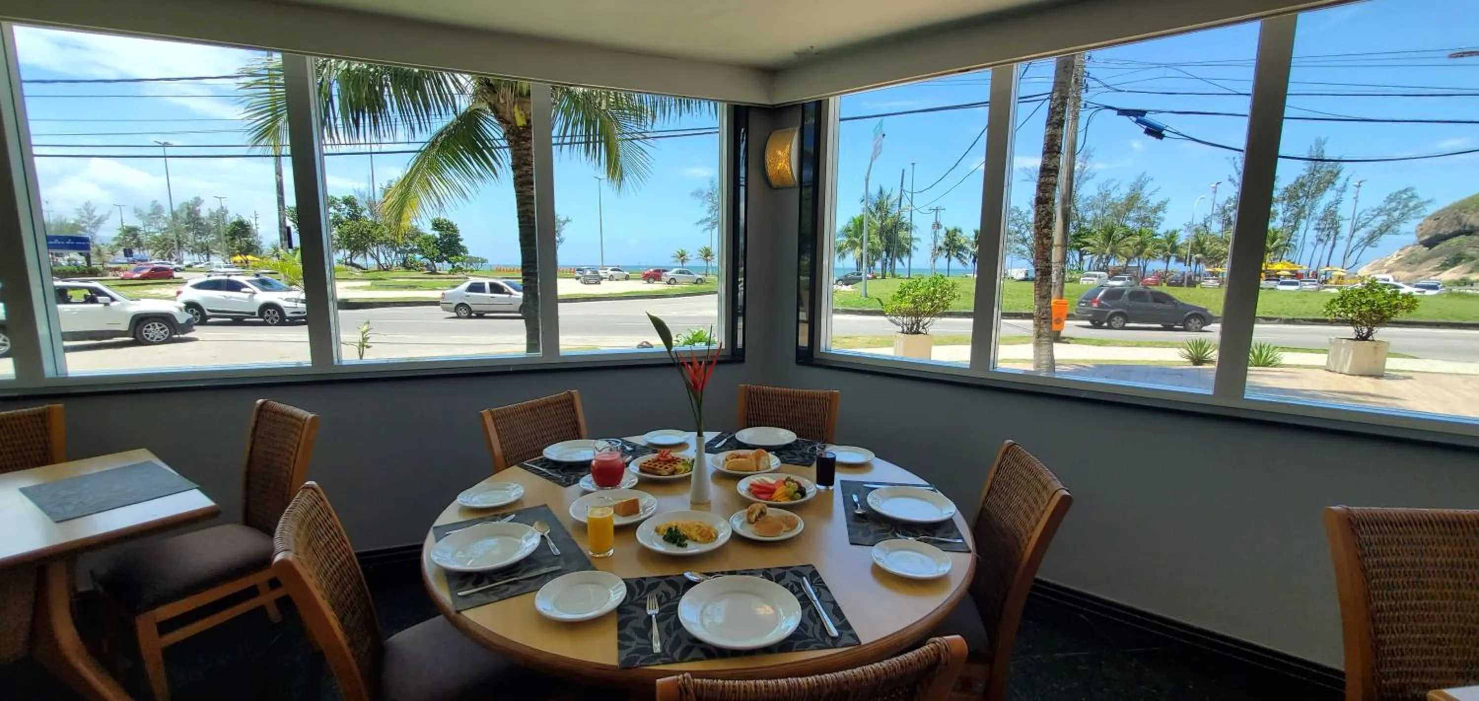 Restaurant/places to eat in Atlantico Sul Hotel