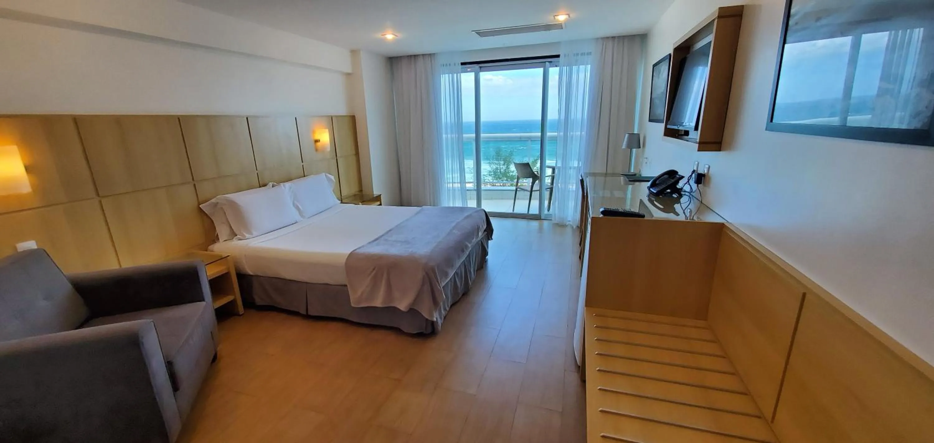 Photo of the whole room, Bed in Atlantico Sul Hotel