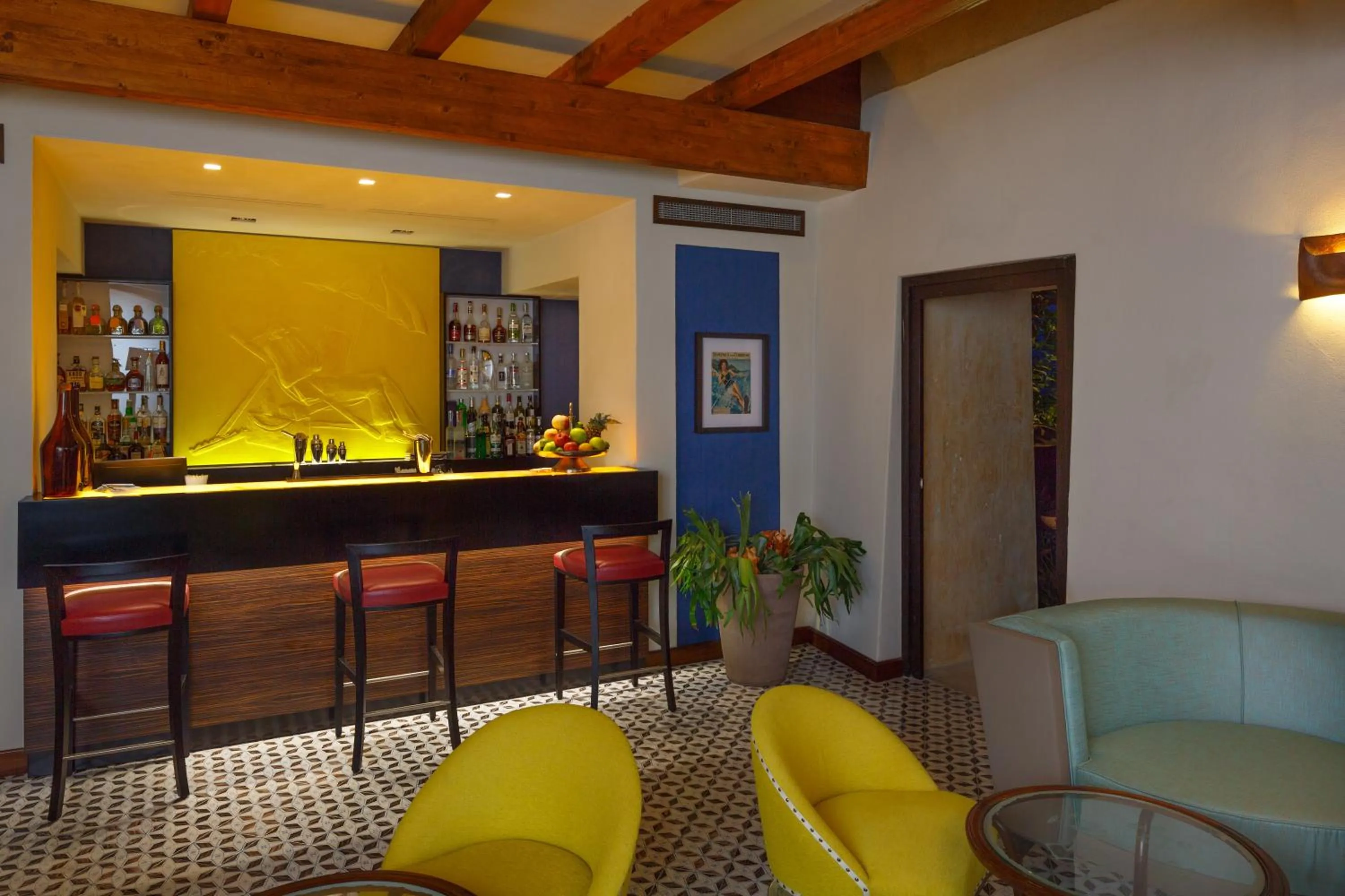 Lounge or bar in Monastero Santa Rosa Hotel & Spa
