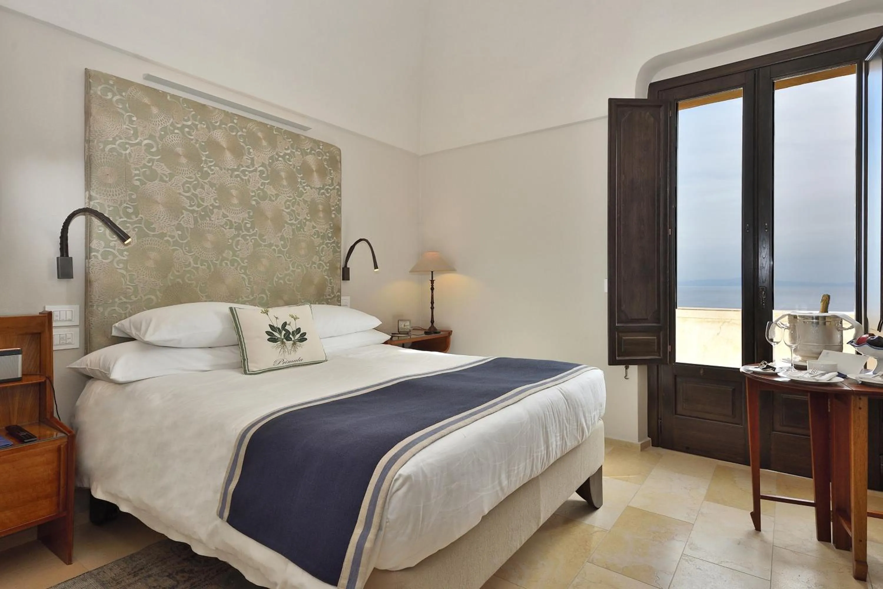 Bed in Monastero Santa Rosa Hotel & Spa