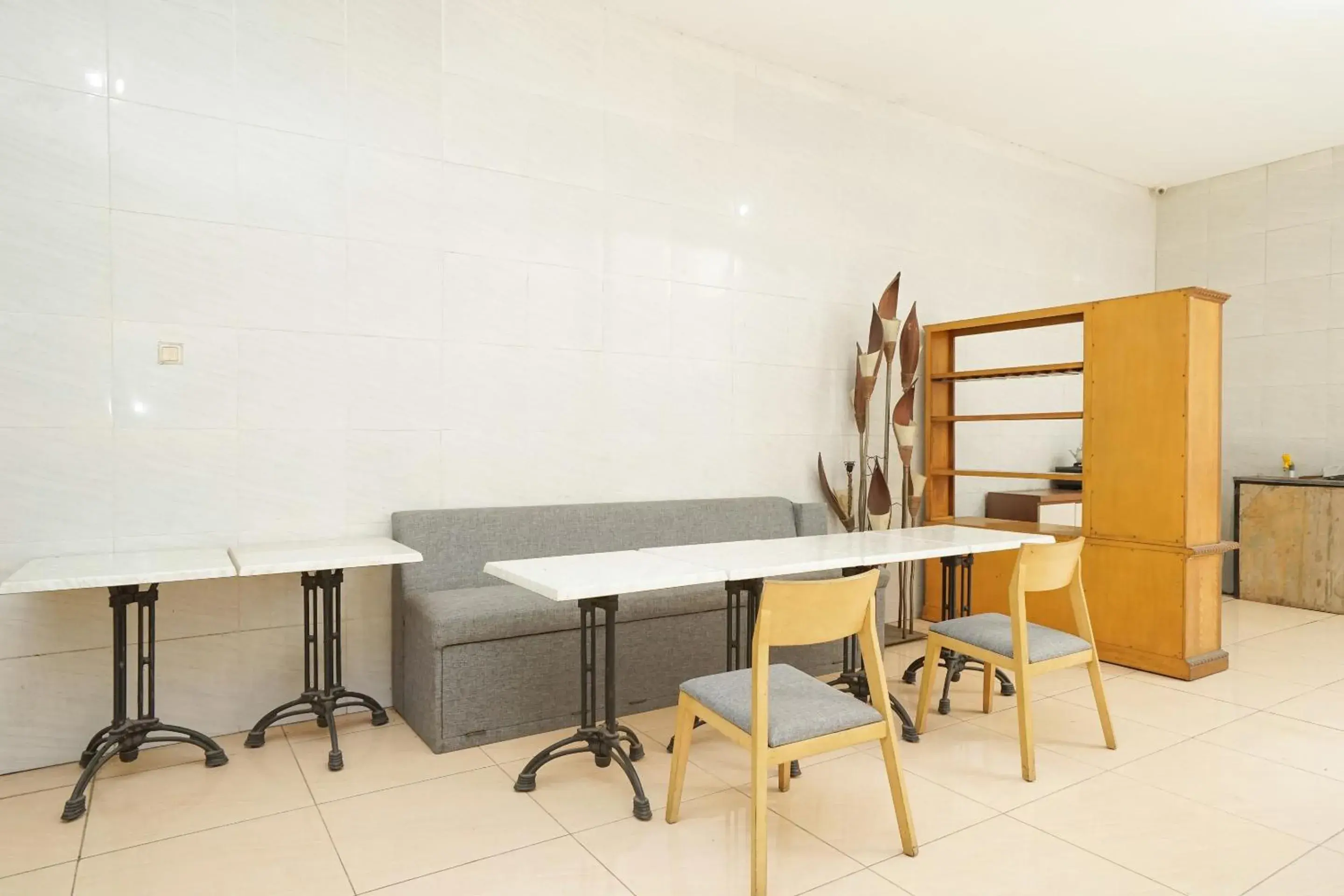 Restaurant/places to eat in Hotel O Mojokerto Guesthouse Restaurant/places to eat in Hotel O Mojokerto Guesthouse