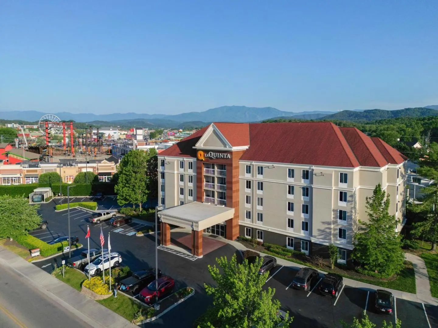 Property building in La Quinta by Wyndham Pigeon Forge