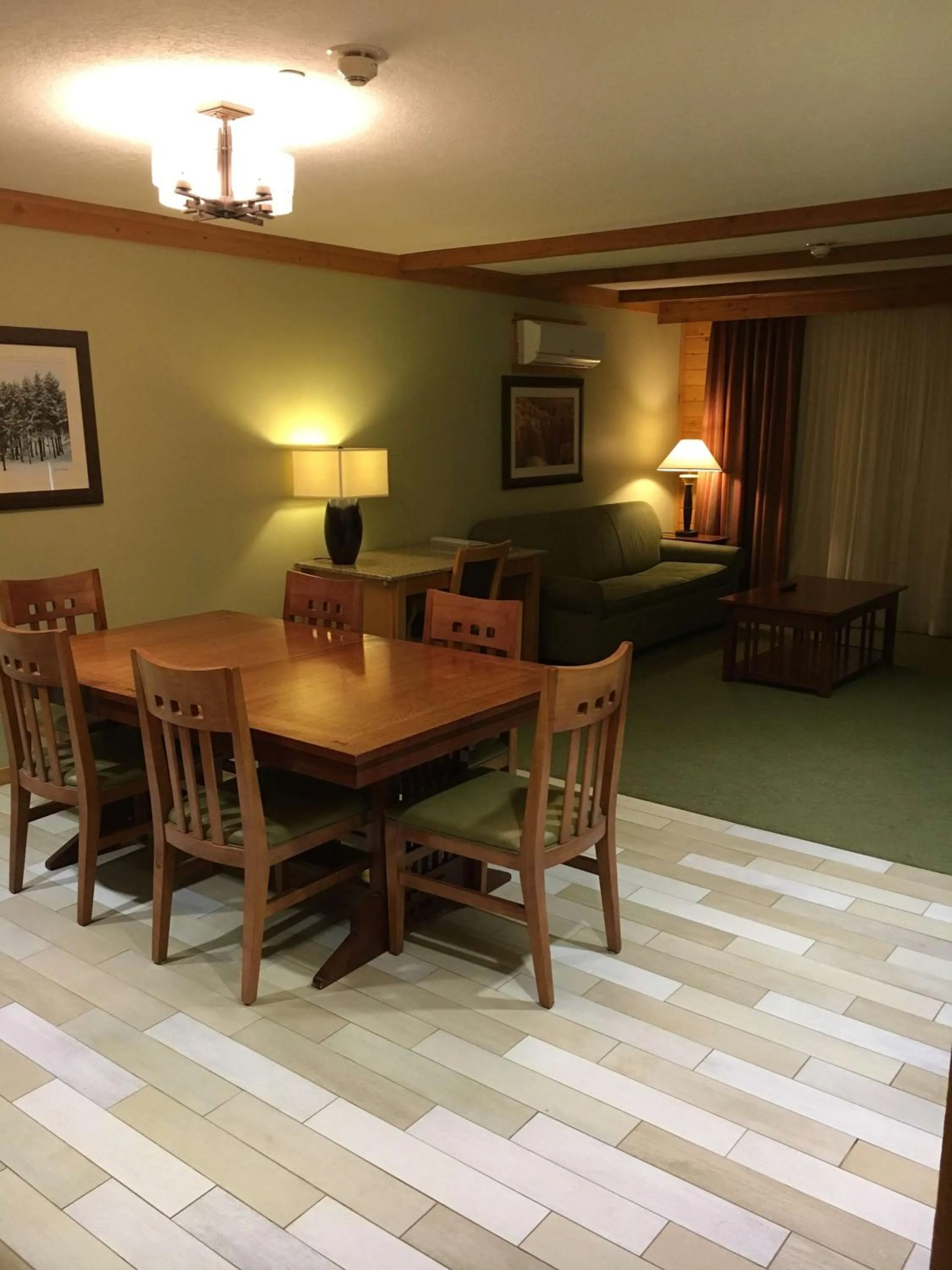 Photo of the whole room in Brian Head Lodge