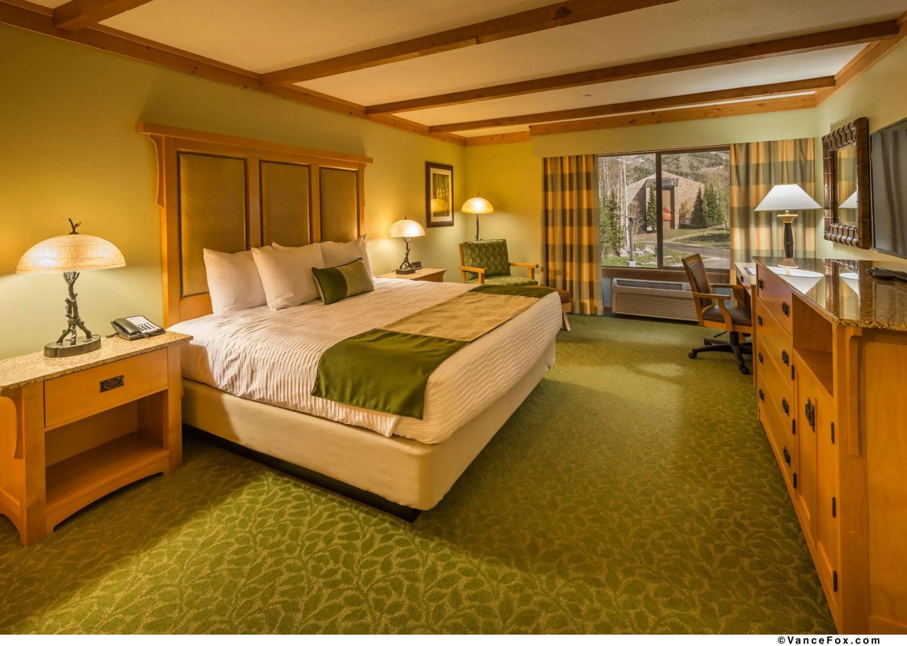 Bedroom, Bed in Brian Head Lodge