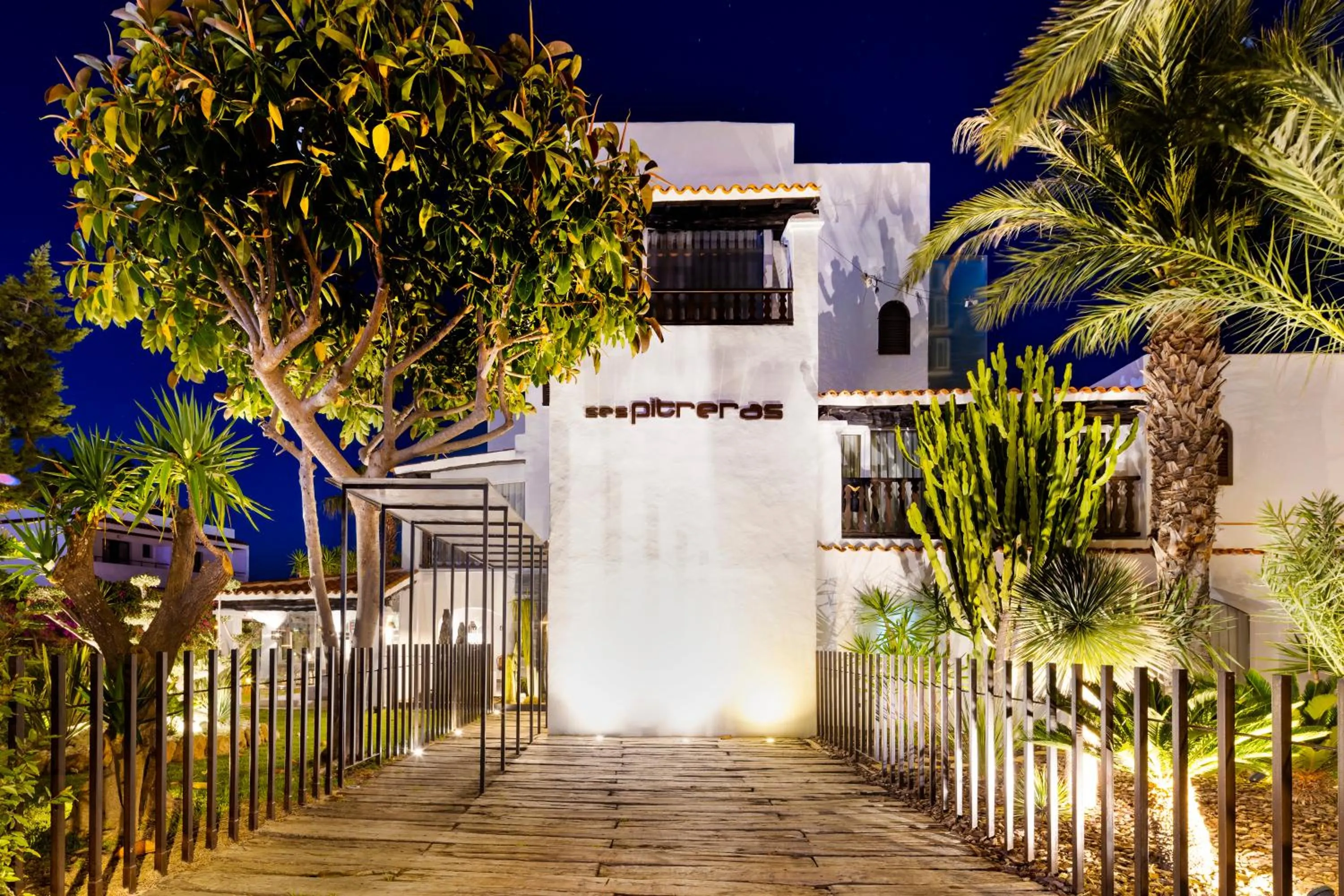 Facade/entrance in Hotel Boutique Ses Pitreras