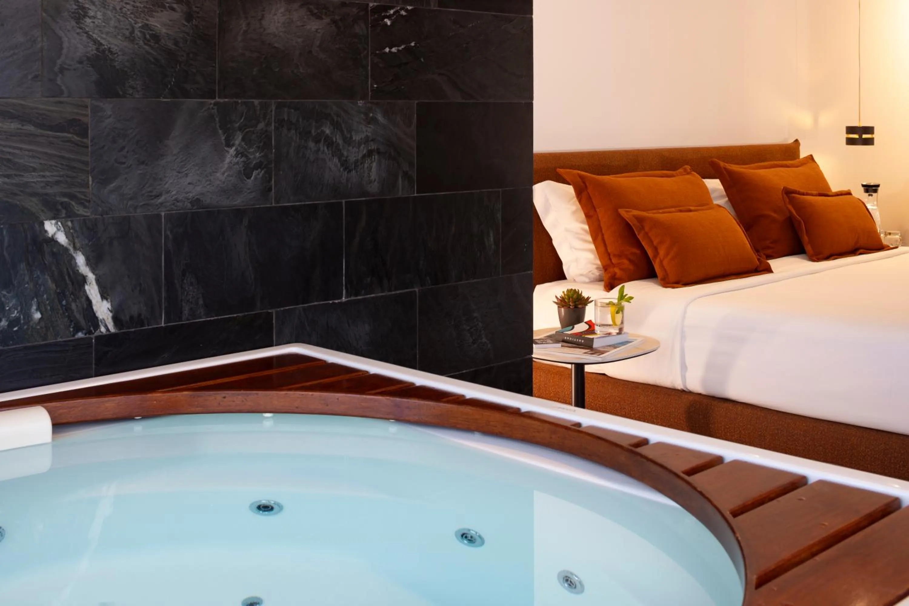 Hot Tub, Bed in Hotel Boutique Ses Pitreras