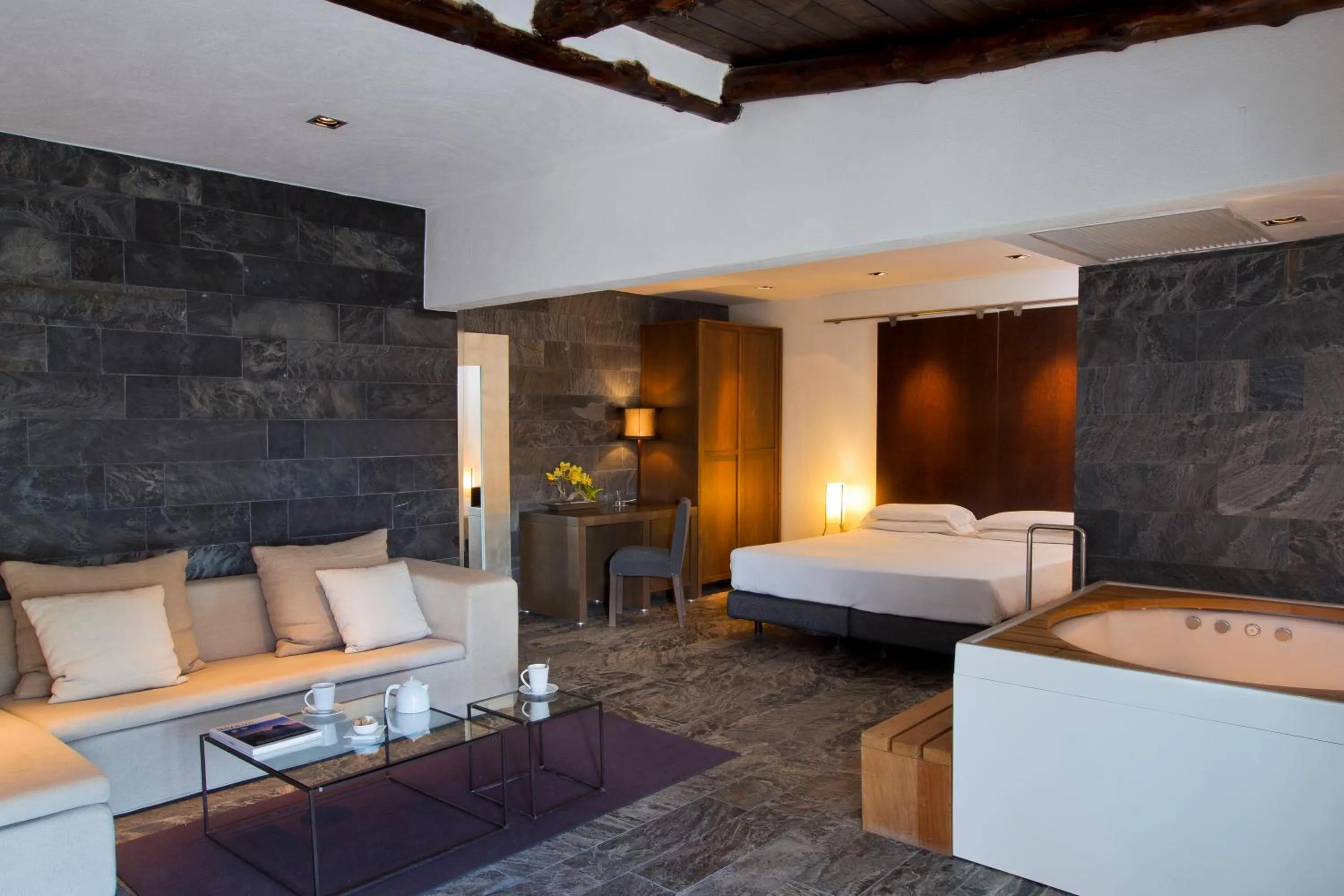 Photo of the whole room, Bed in Hotel Boutique Ses Pitreras