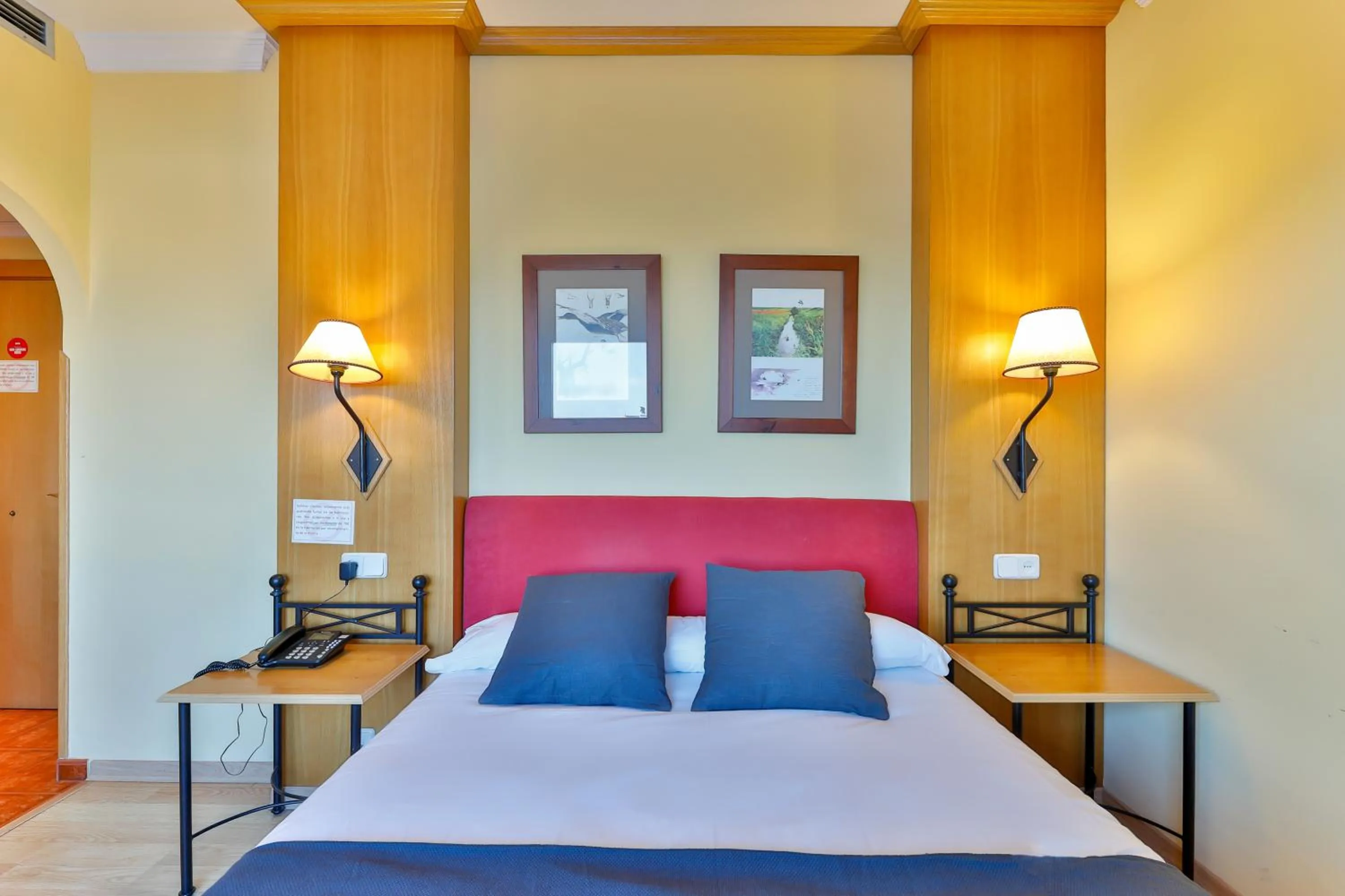 Bedroom, Bed in Área de Servicio El Cruce