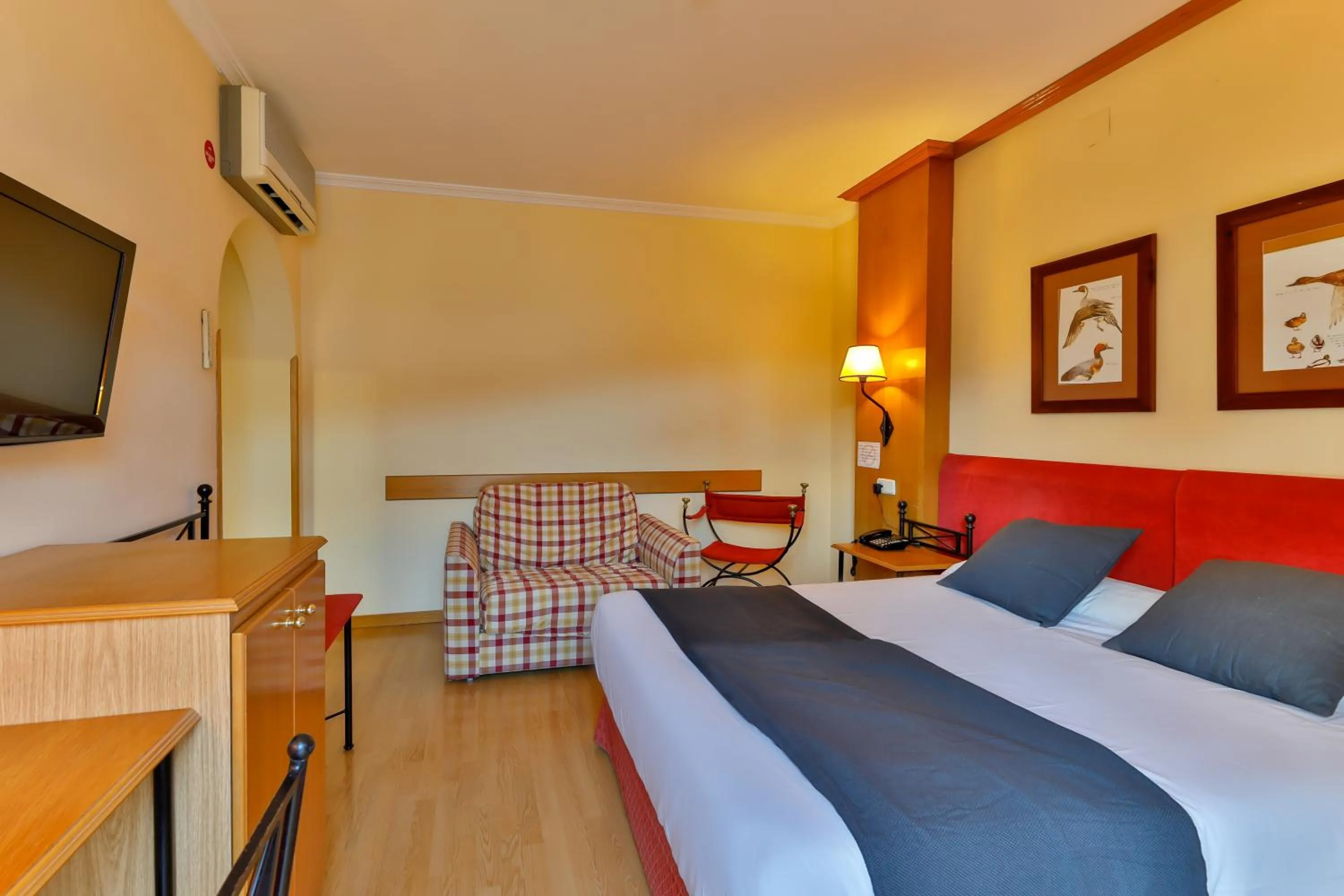 Bedroom, Bed in Área de Servicio El Cruce