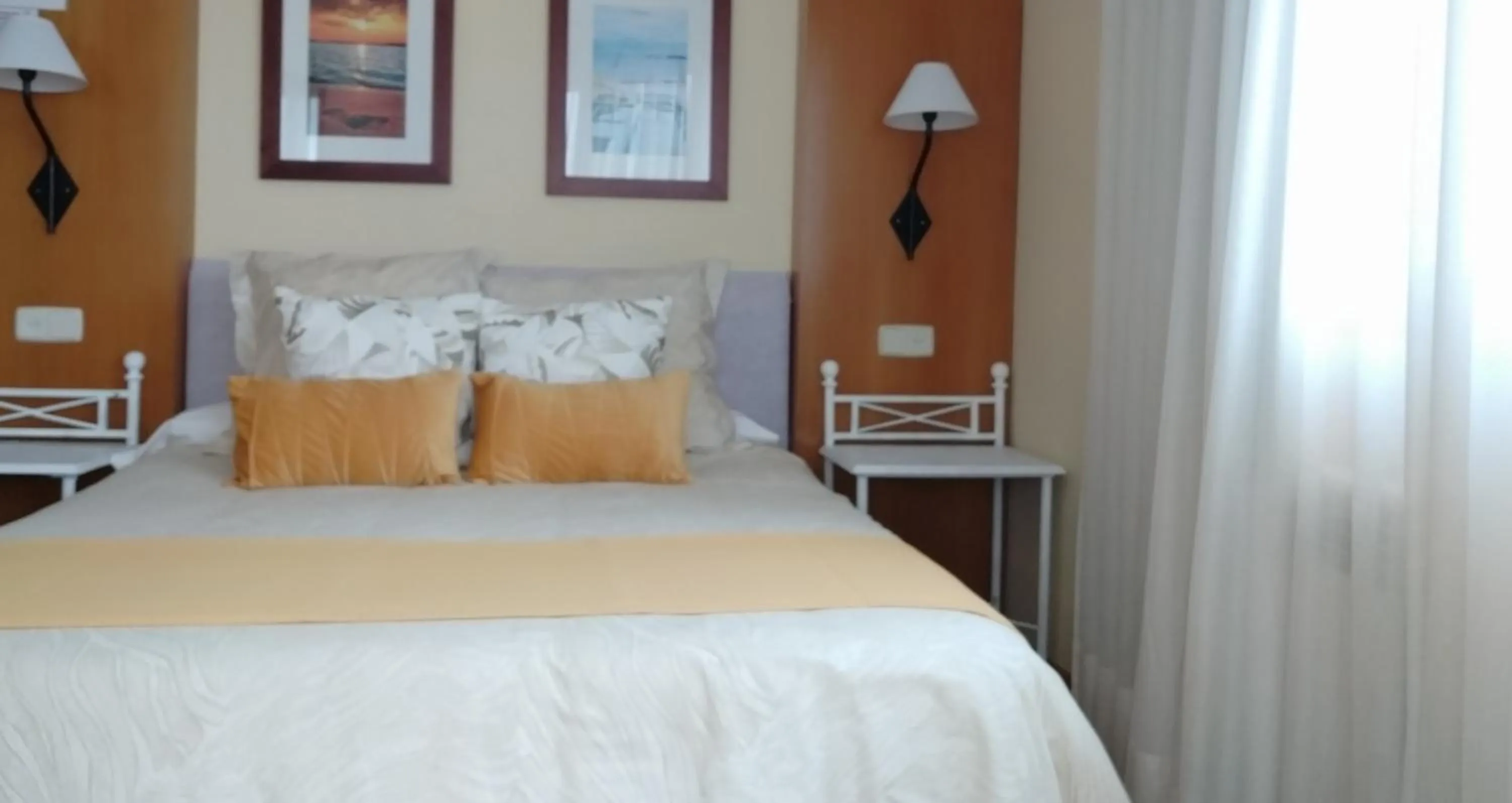 Bedroom, Bed in Área de Servicio El Cruce