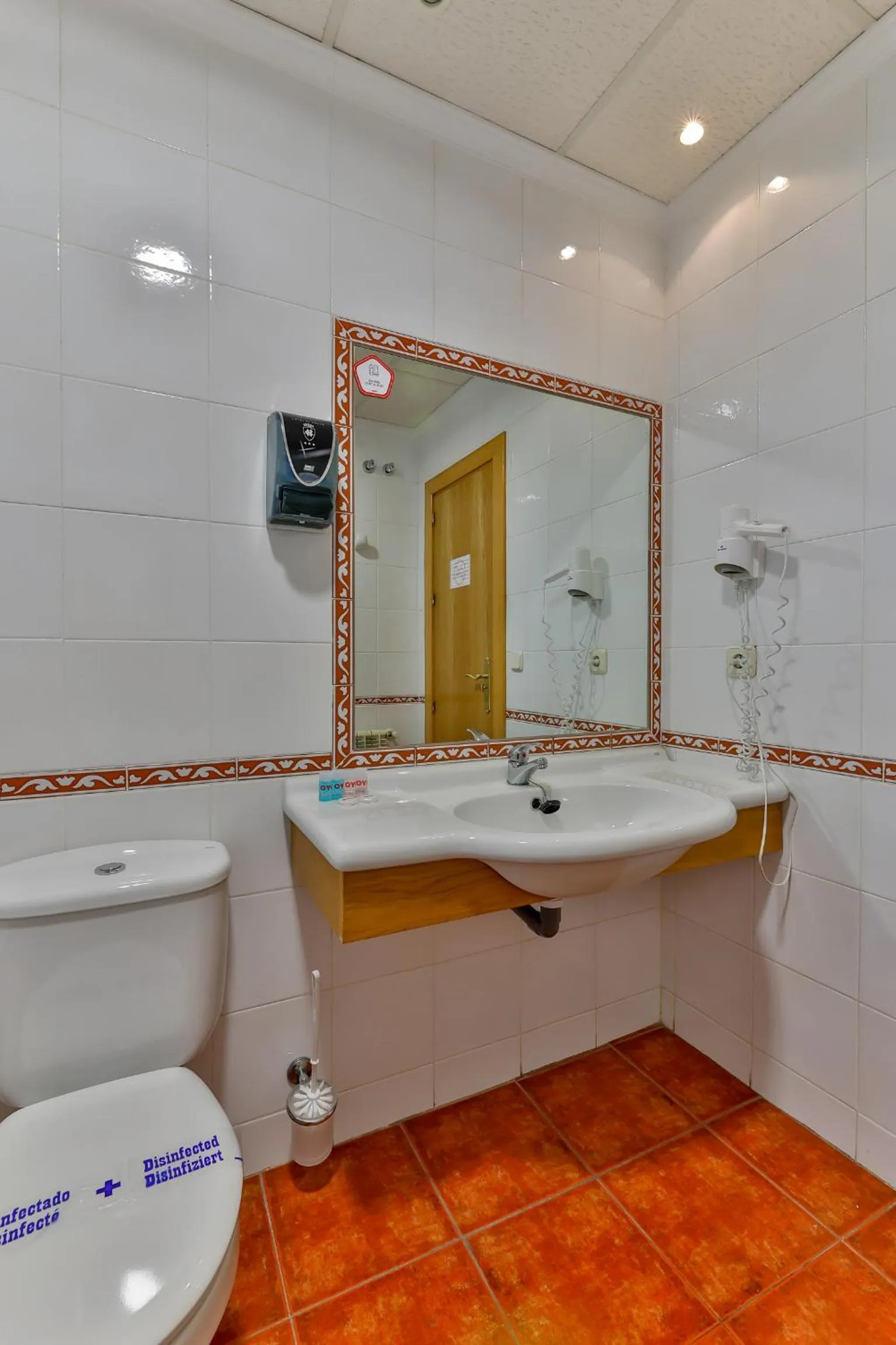 Bathroom in Área de Servicio El Cruce