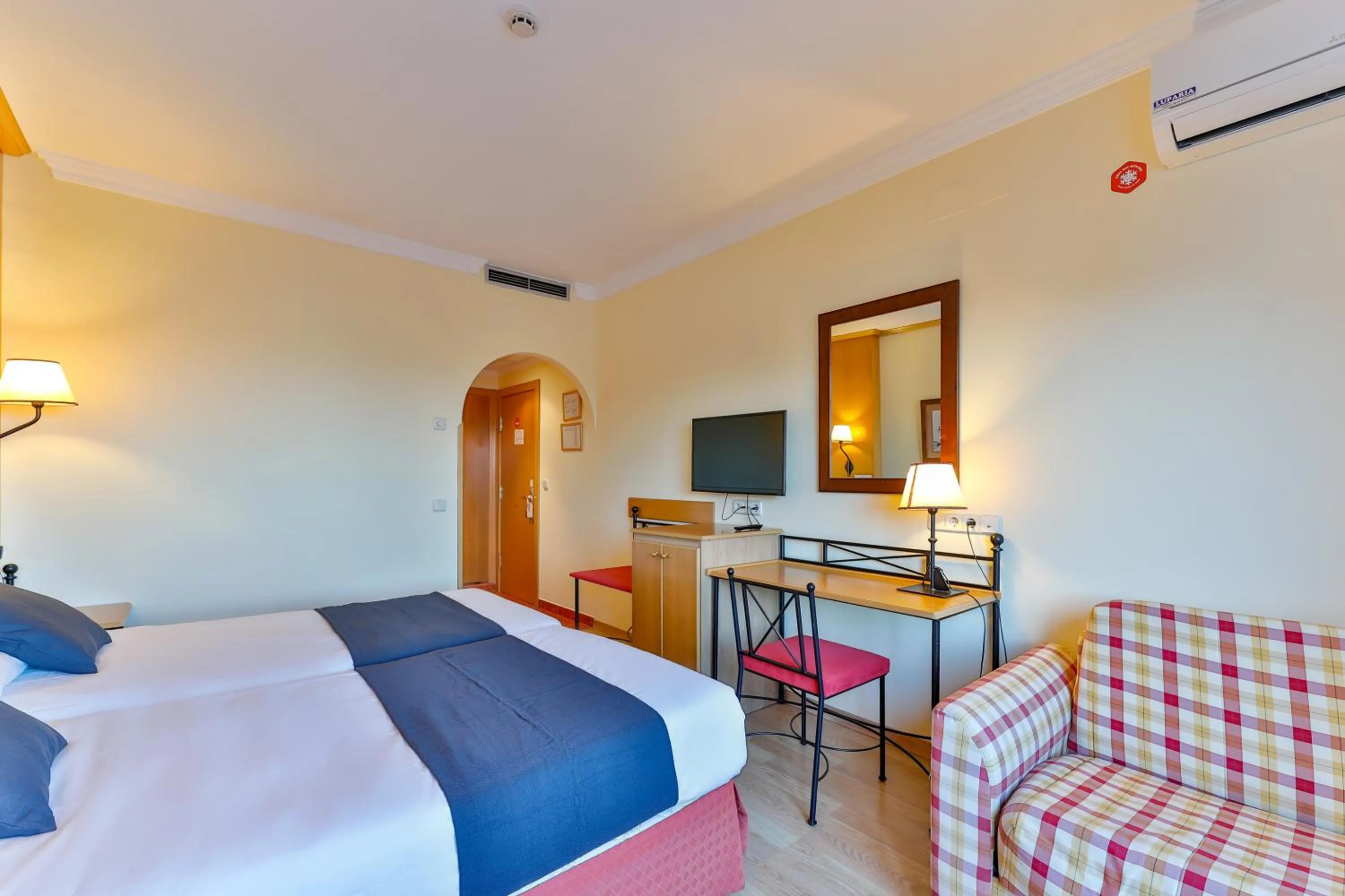 Bedroom, Bed in Área de Servicio El Cruce