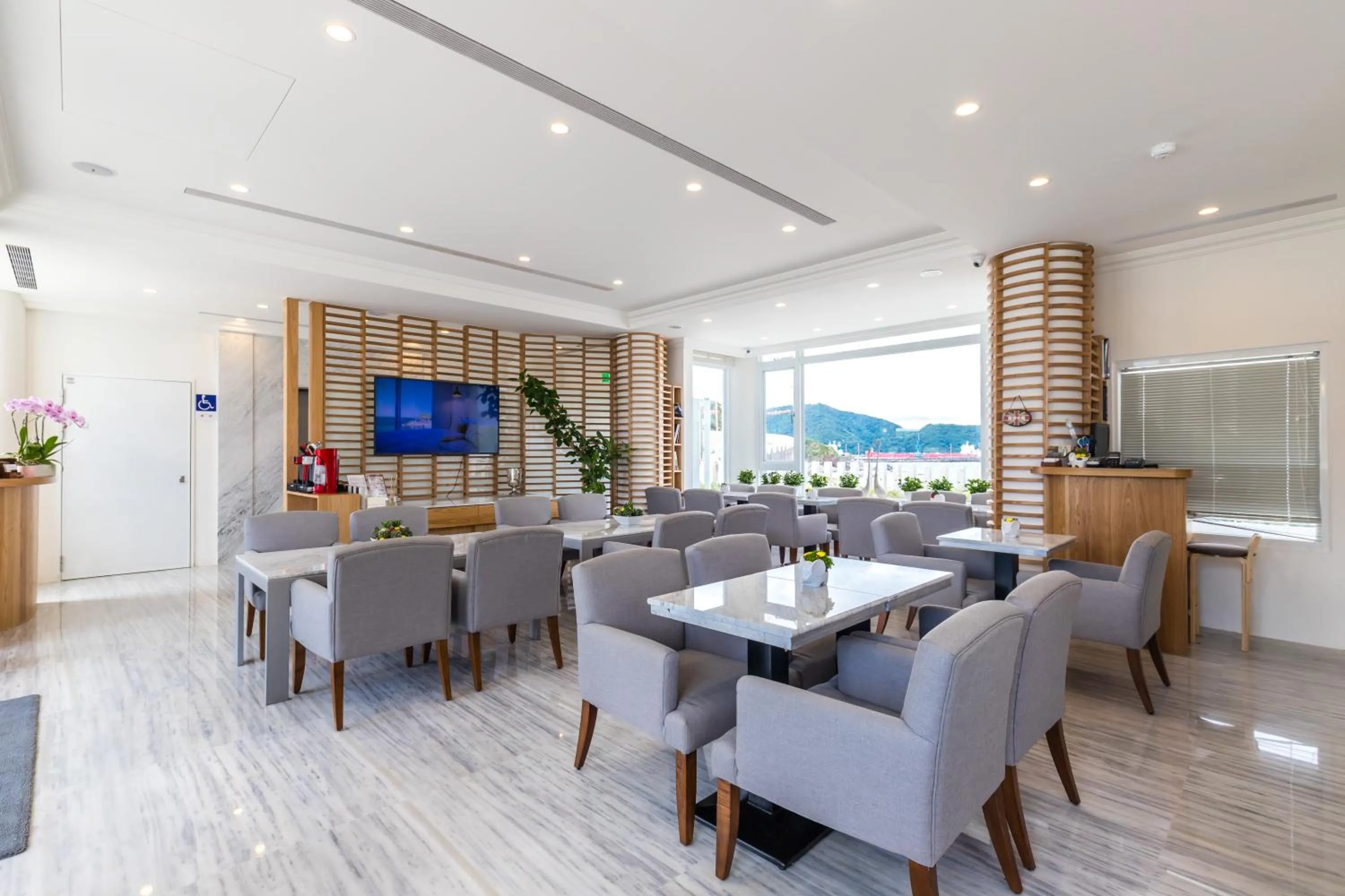 Restaurant/places to eat in Brighthouse