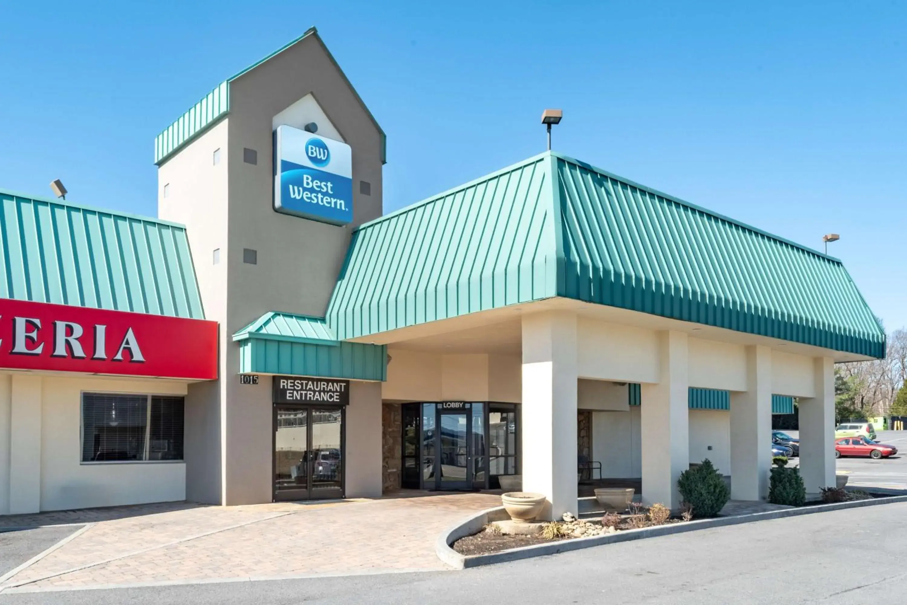 Property building in Best Western Newport Inn Property building in Best Western Newport Inn