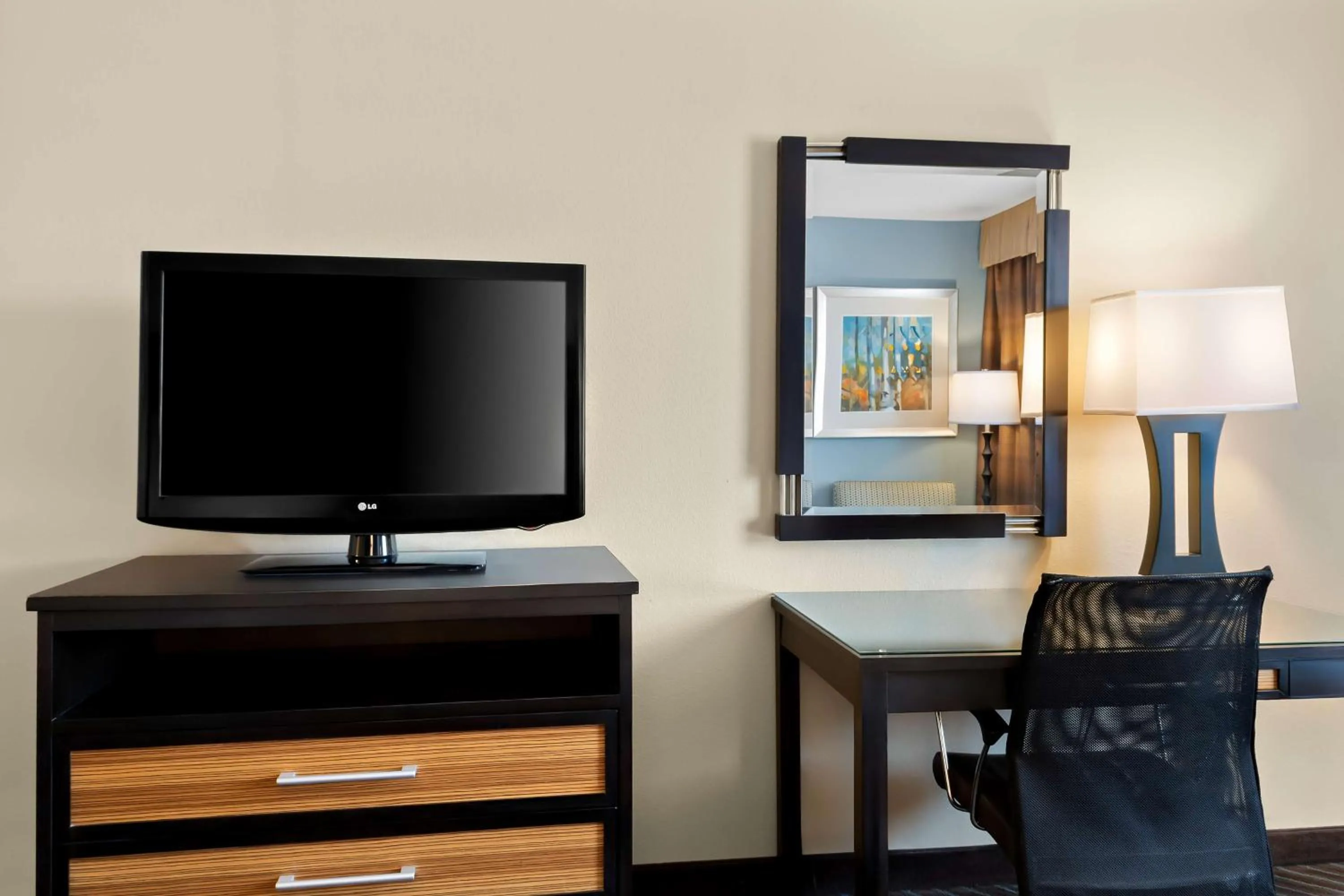 Bedroom in Best Western Newport Inn