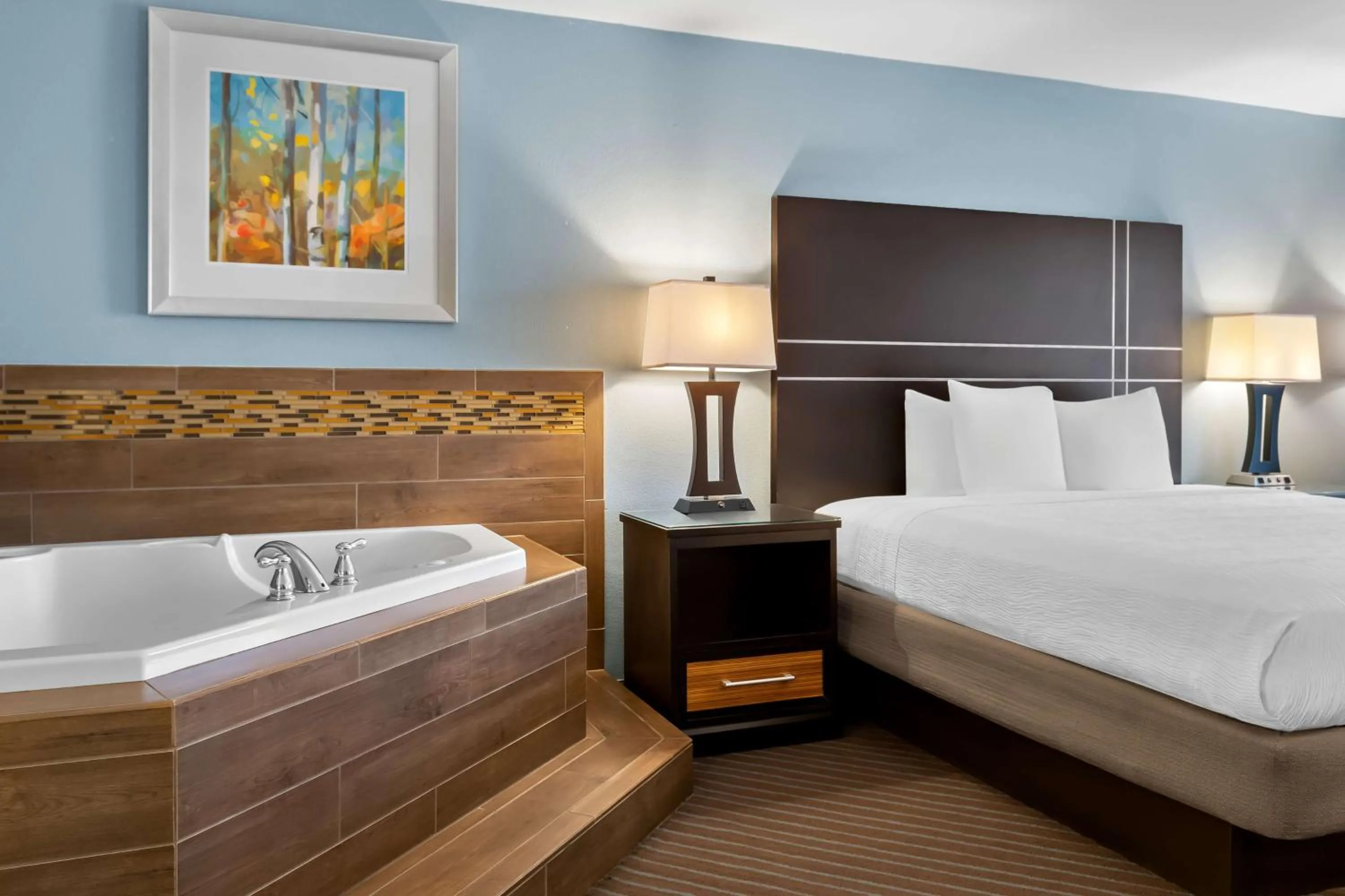 Bedroom, Bed in Best Western Newport Inn