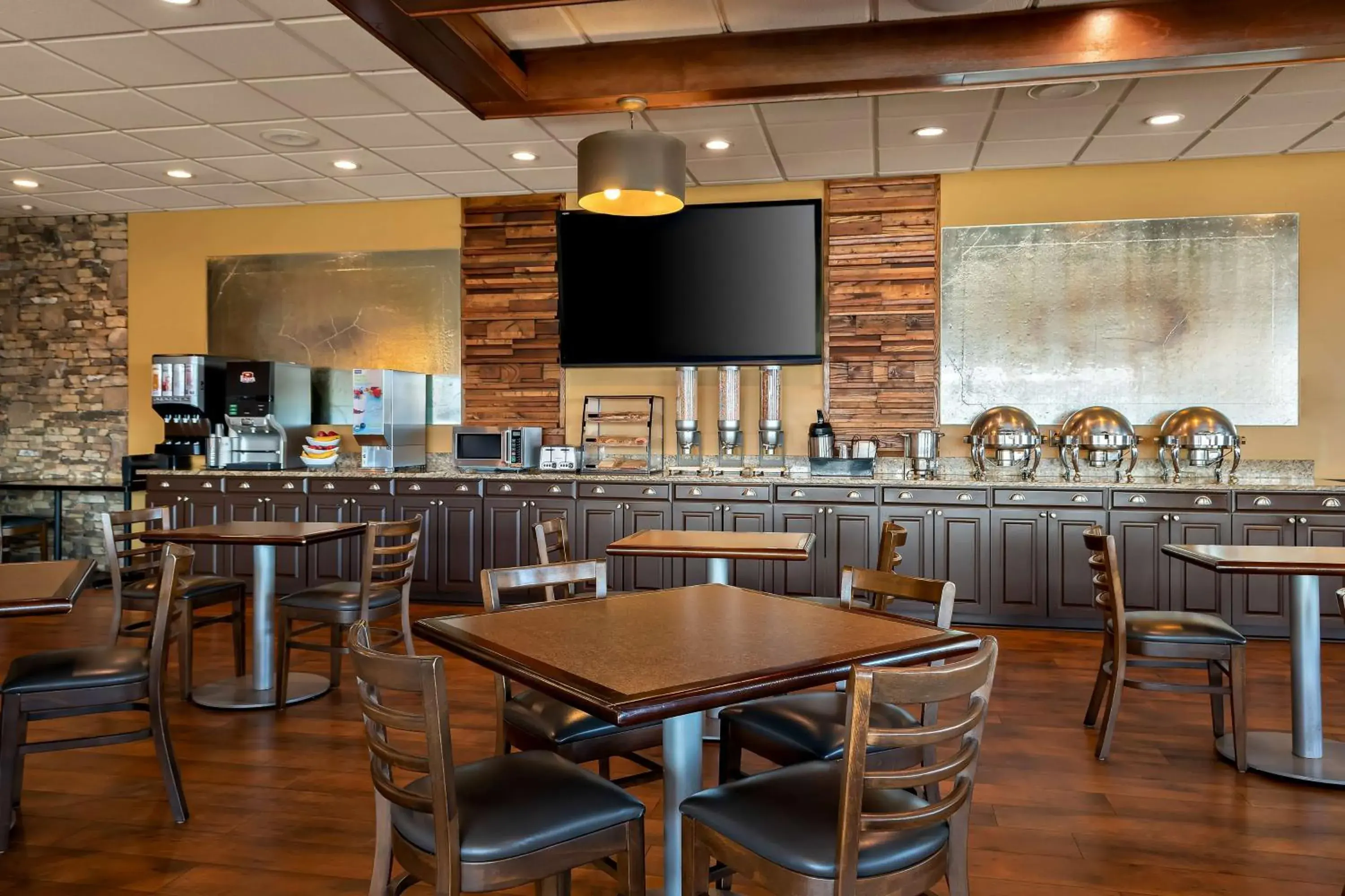 Breakfast in Best Western Newport Inn Breakfast in Best Western Newport Inn