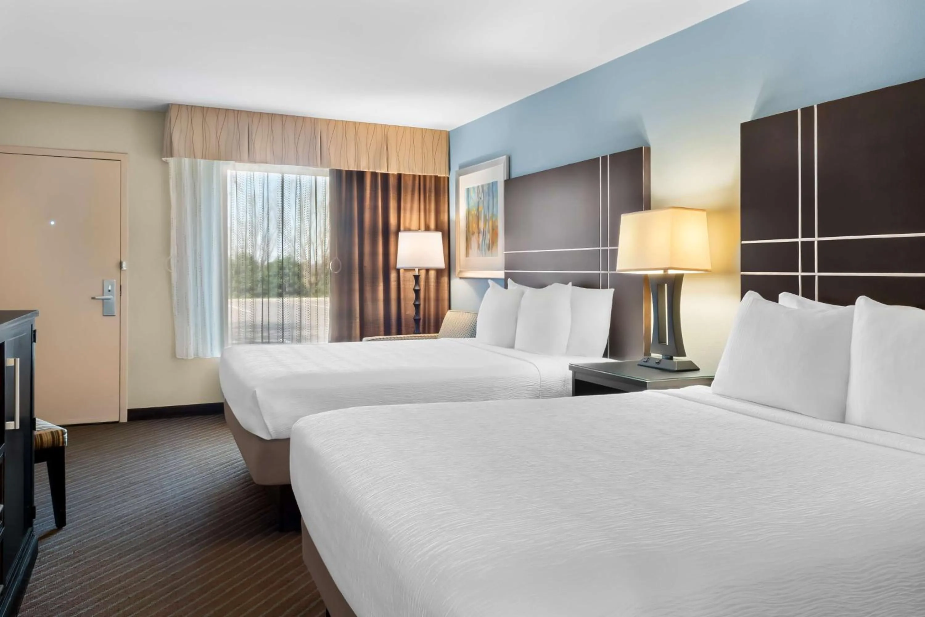 Bedroom, Bed in Best Western Newport Inn