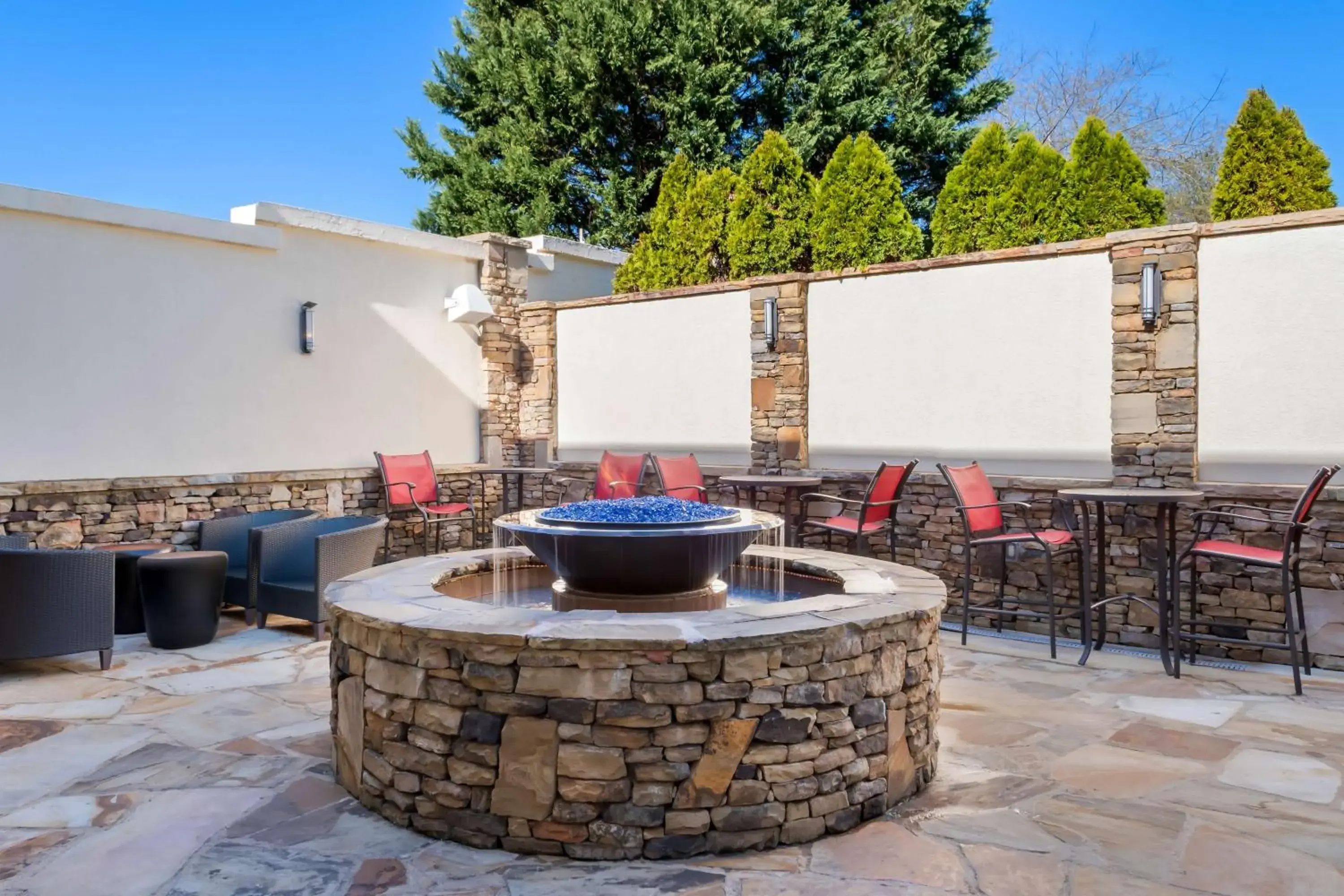 Property building in Best Western Newport Inn Property building in Best Western Newport Inn