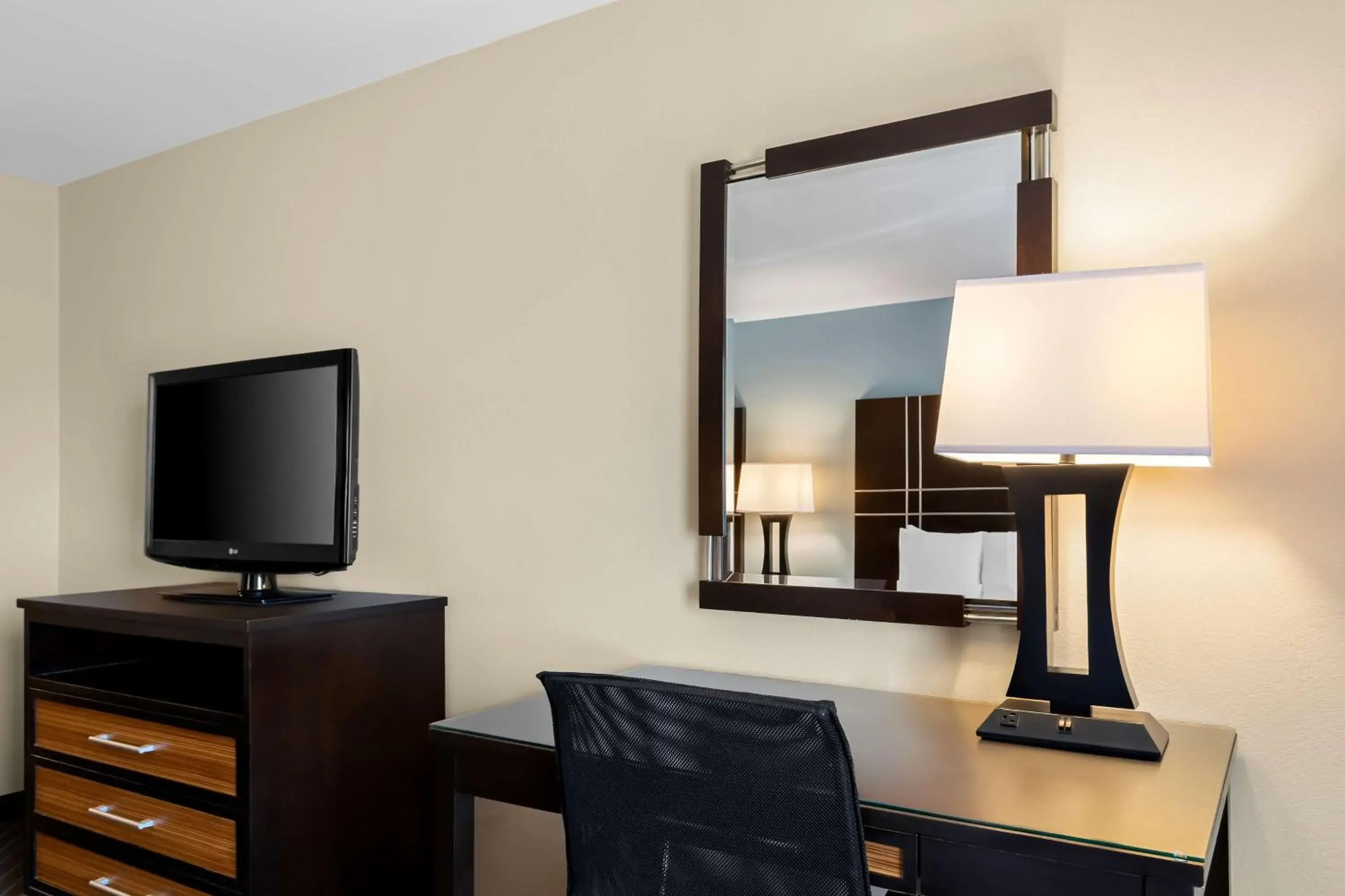 Bedroom in Best Western Newport Inn Bedroom in Best Western Newport Inn