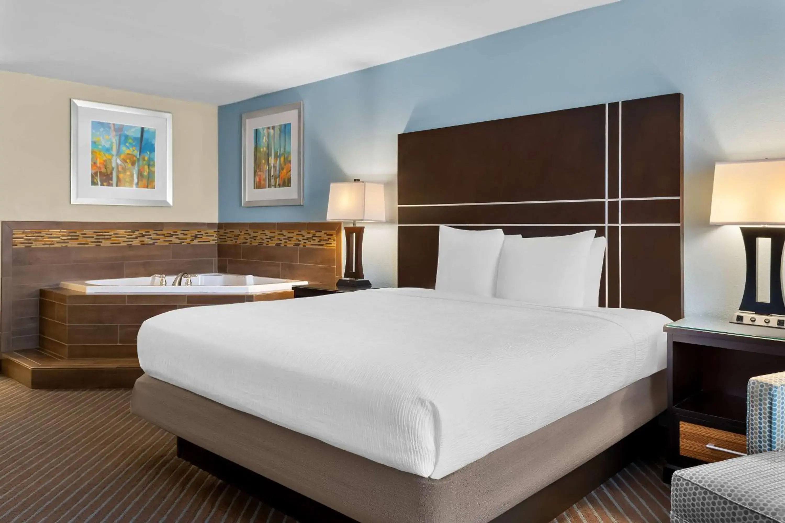 Bedroom, Bed in Best Western Newport Inn Bedroom, Bed in Best Western Newport Inn