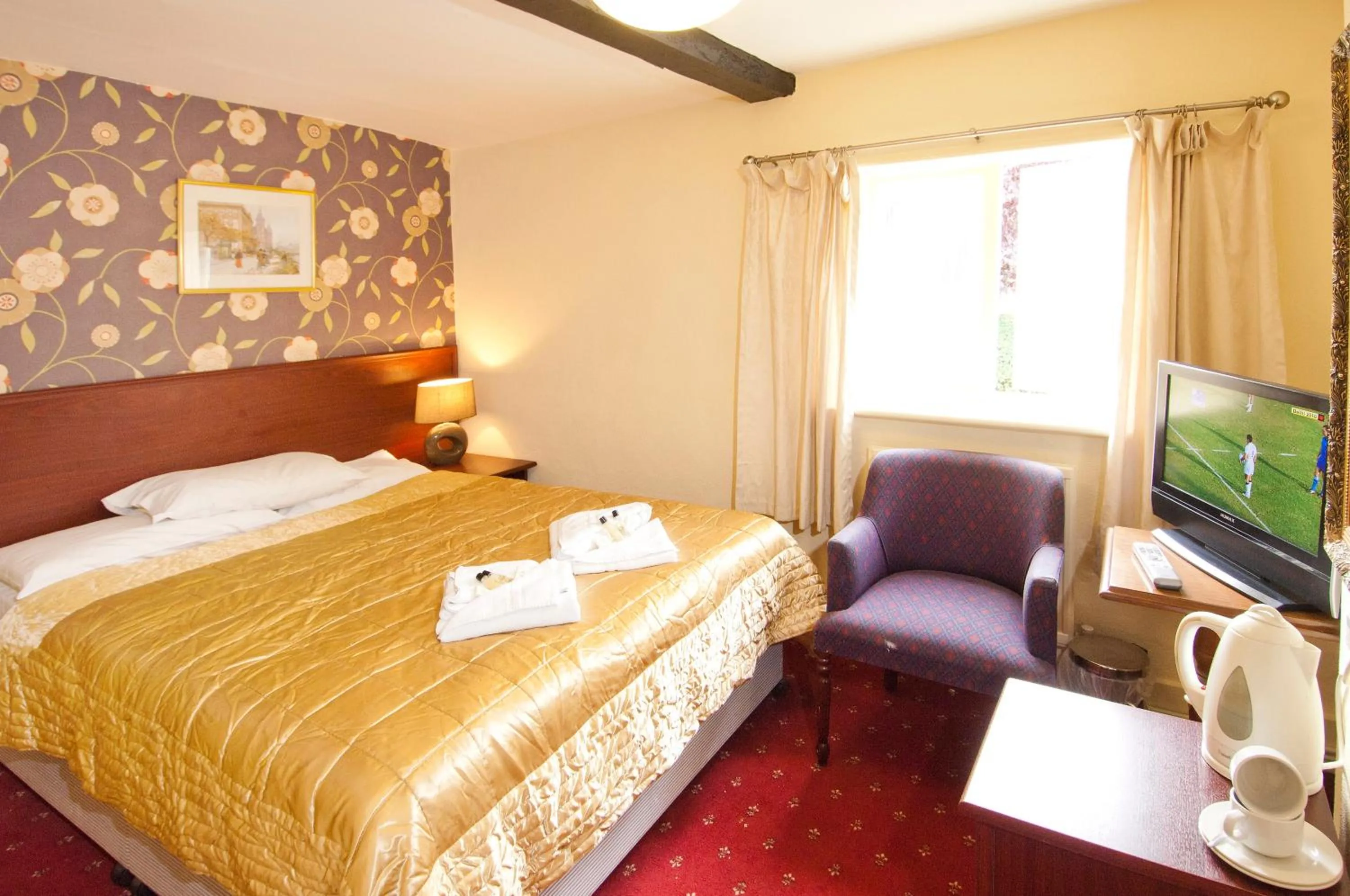 Bedroom in The George & Horn near Newbury