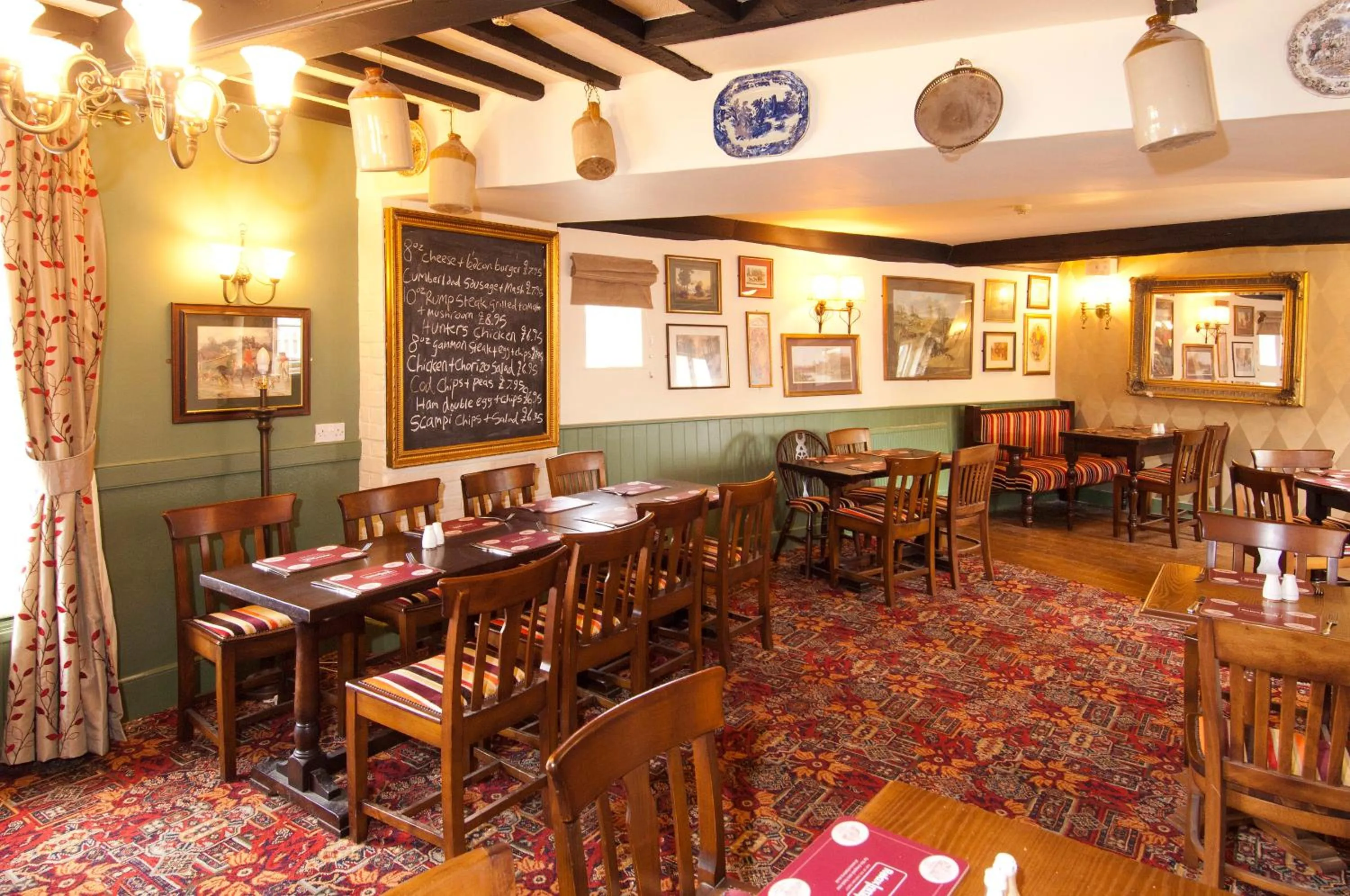 Lounge or bar in The George & Horn near Newbury