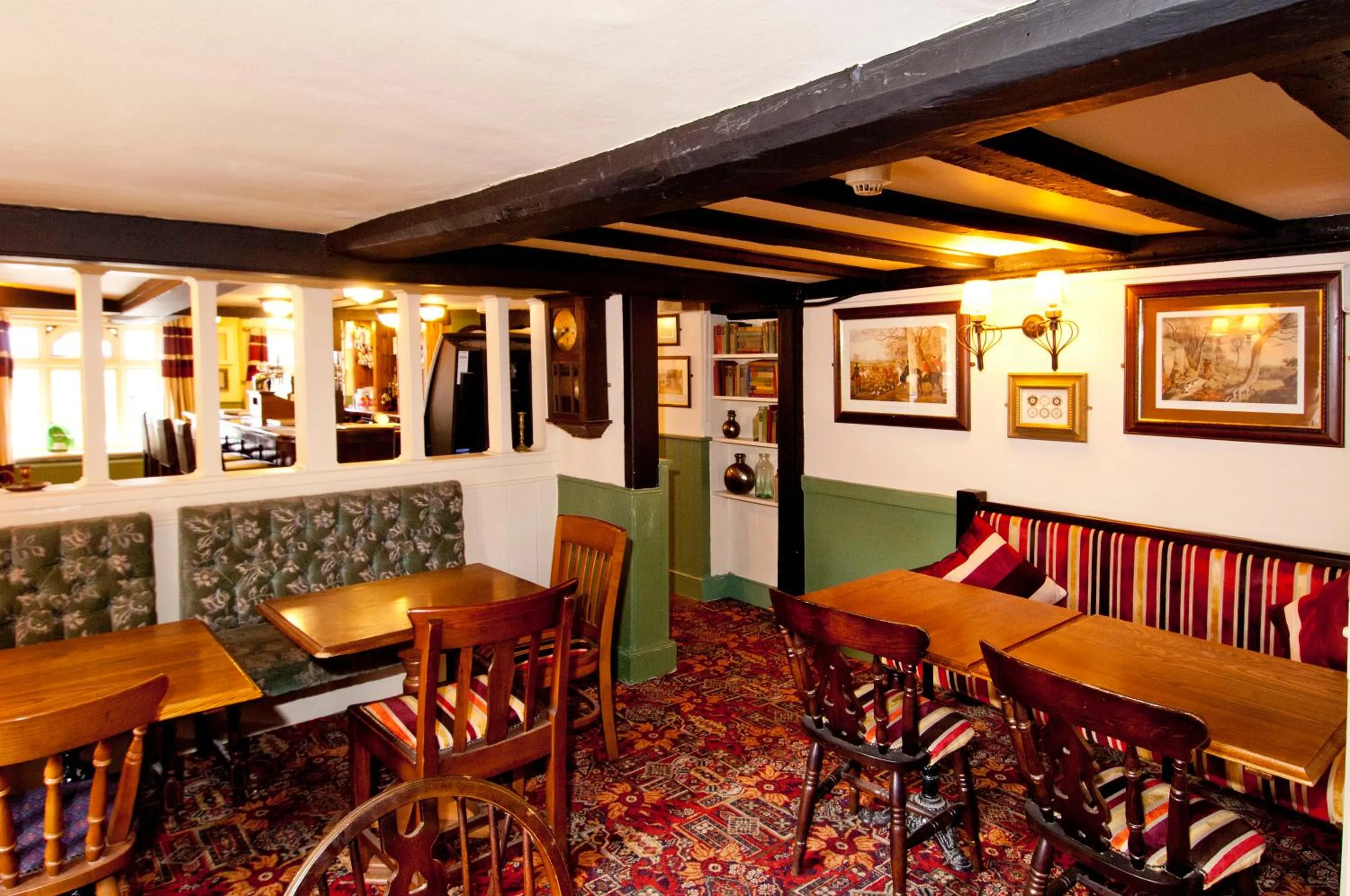 Lounge or bar in The George & Horn near Newbury