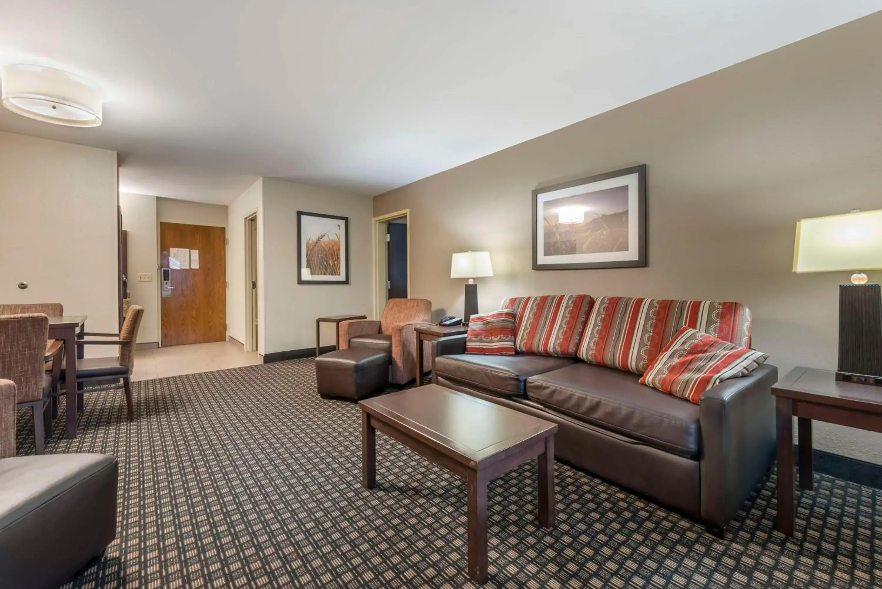 Bedroom in Best Western Plus Ramkota Hotel Bedroom in Best Western Plus Ramkota Hotel