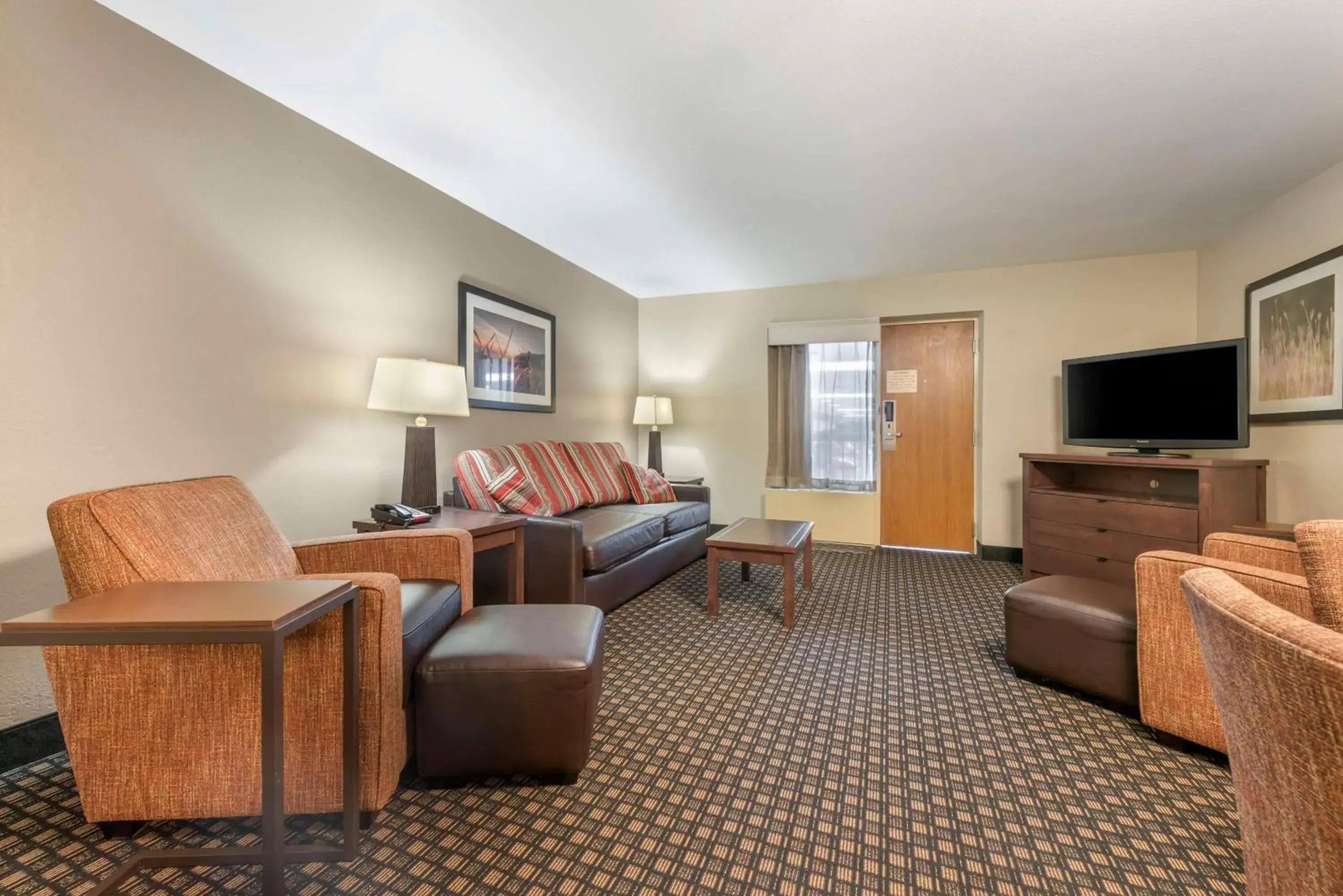 Bedroom in Best Western Plus Ramkota Hotel Bedroom in Best Western Plus Ramkota Hotel