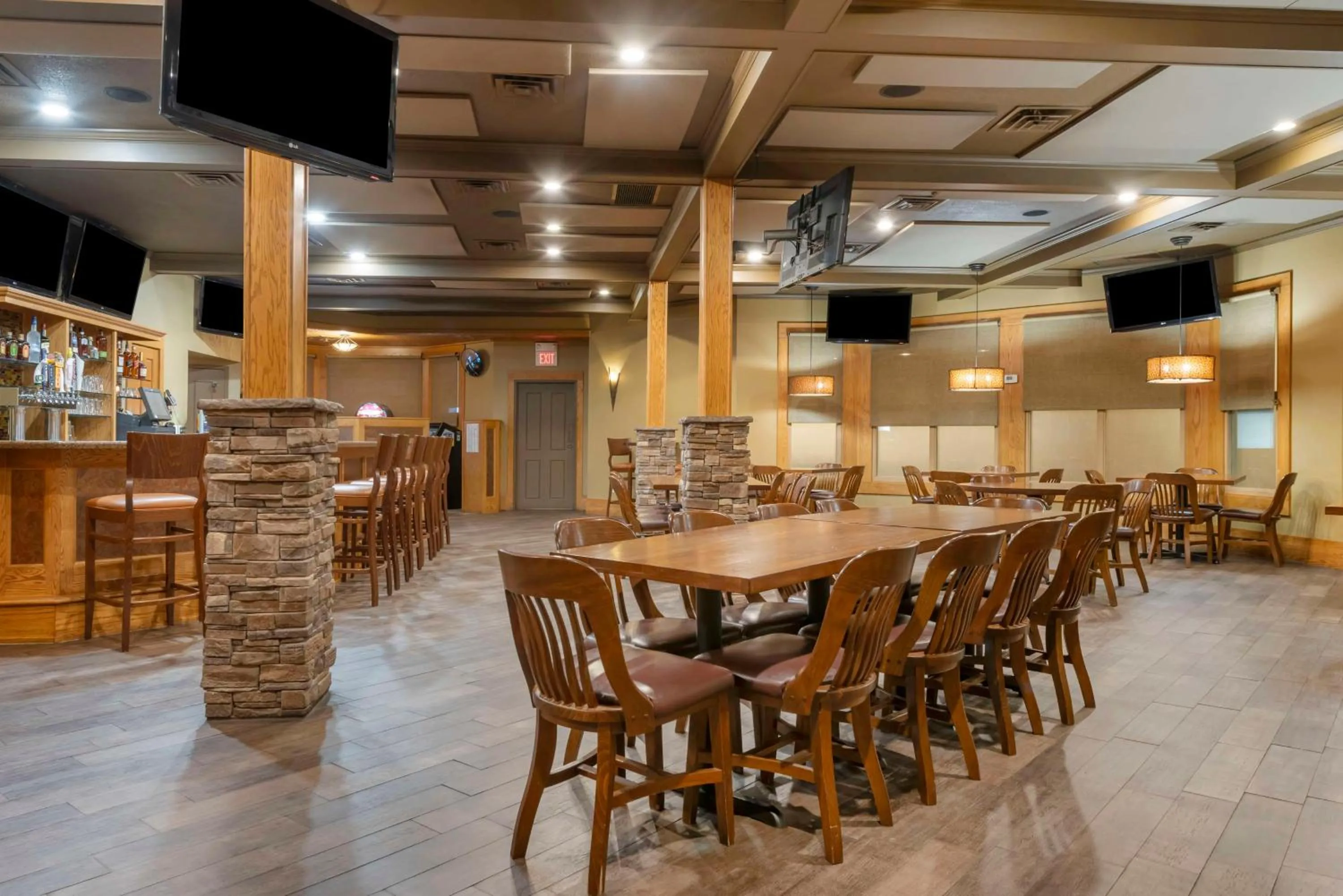 Restaurant/places to eat in Best Western Plus Ramkota Hotel