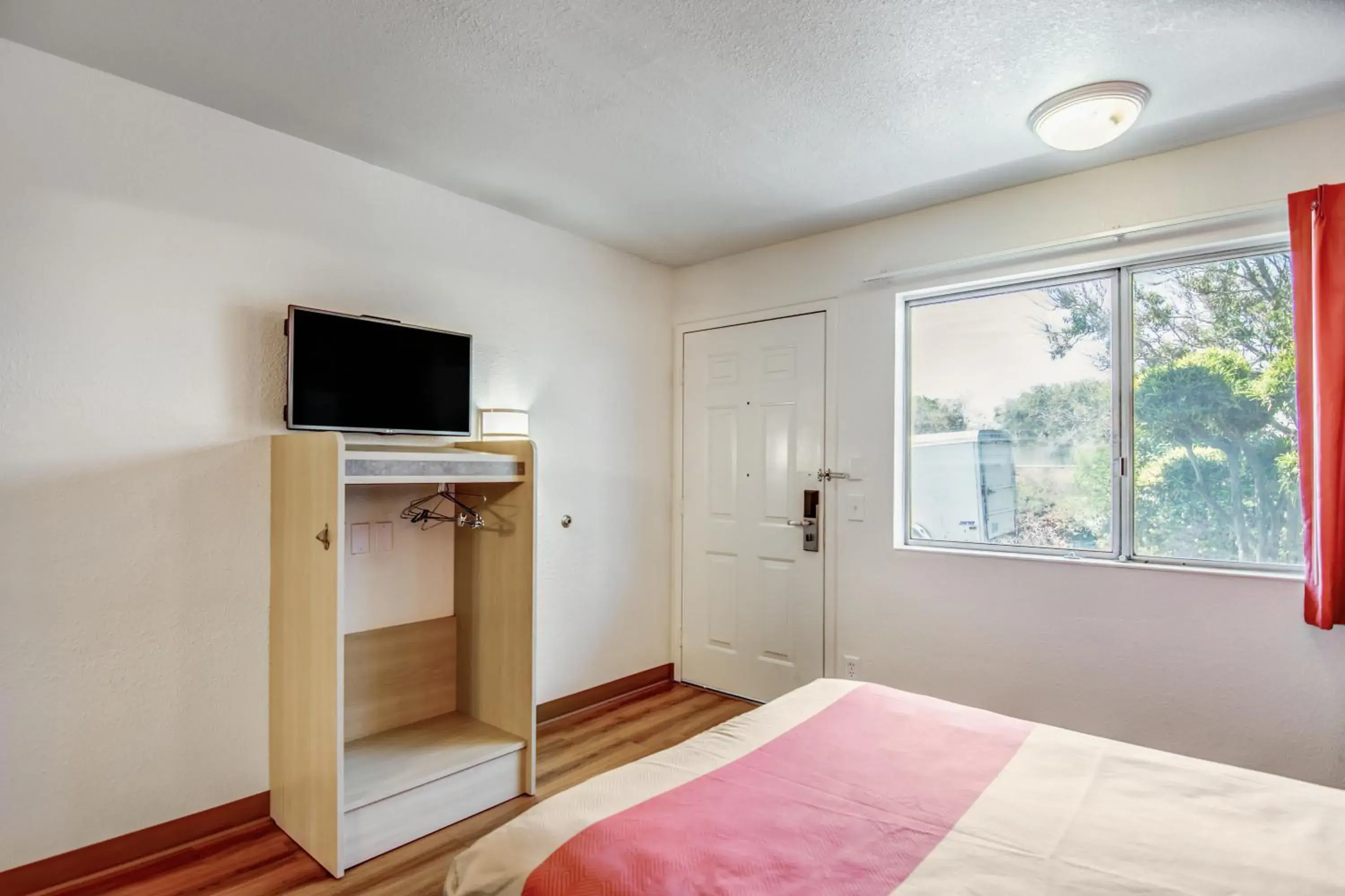 Day, Bed in Motel 6-Tracy, CA Day, Bed in Motel 6-Tracy, CA