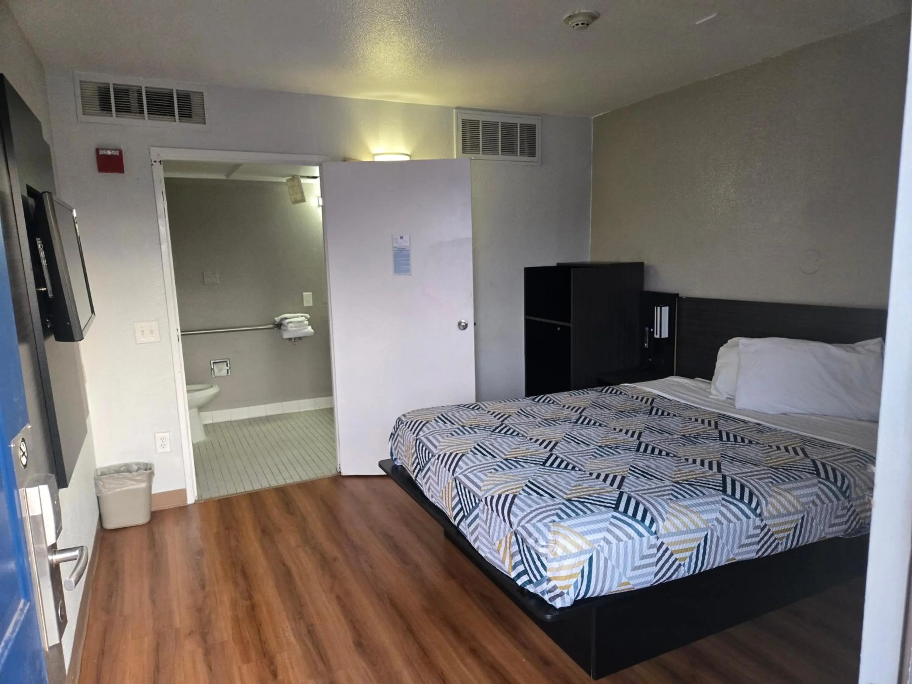 Bedroom in Park Inn by Radisson, Tracy