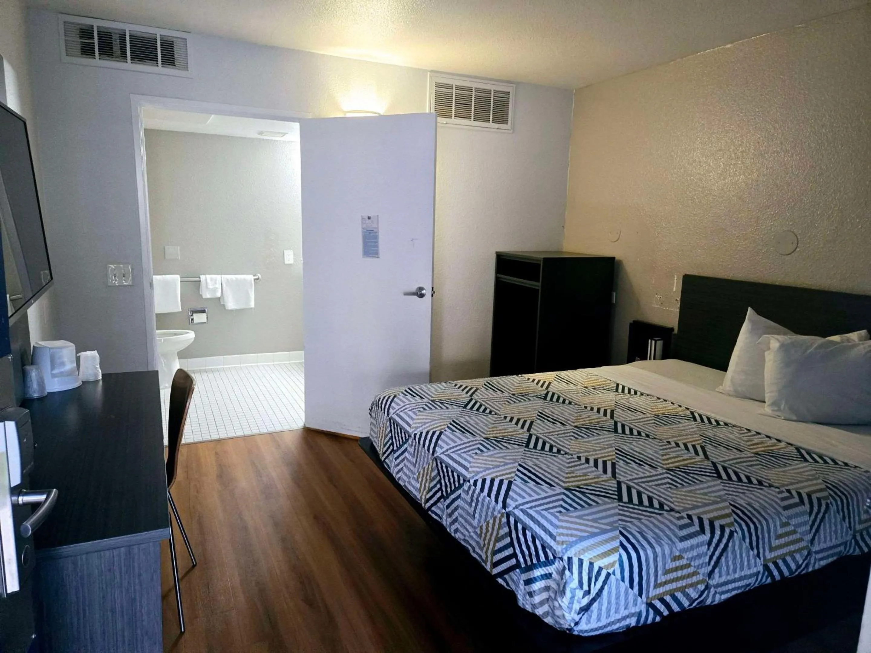 Bedroom in Park Inn by Radisson, Tracy