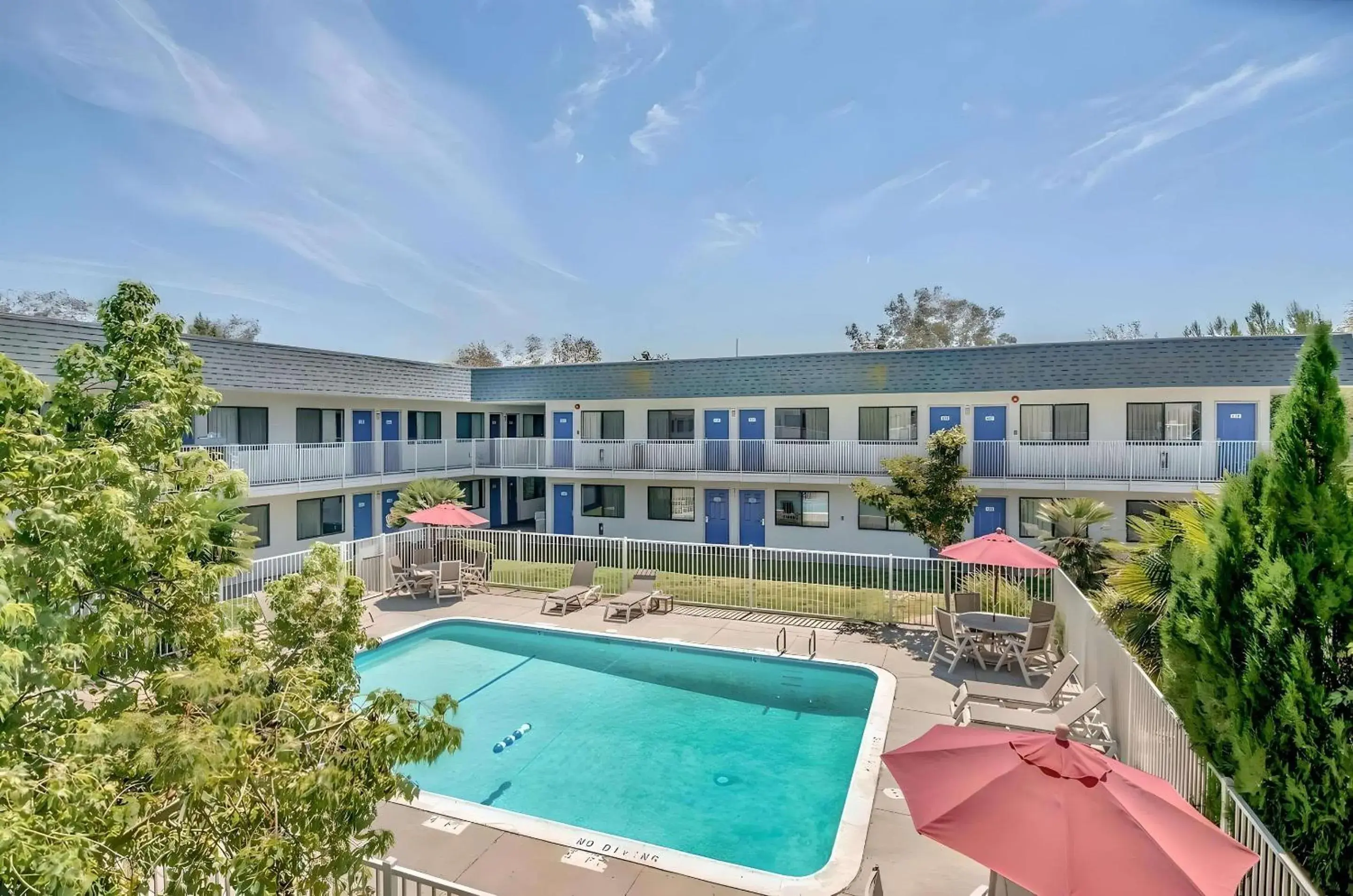 Swimming pool in Park Inn by Radisson, Tracy Swimming pool in Park Inn by Radisson, Tracy