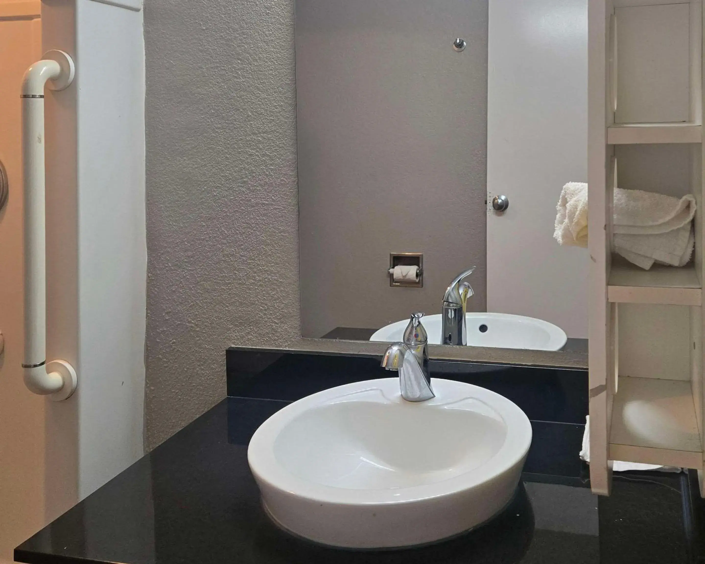 Bedroom in Park Inn by Radisson, Tracy Bedroom in Park Inn by Radisson, Tracy