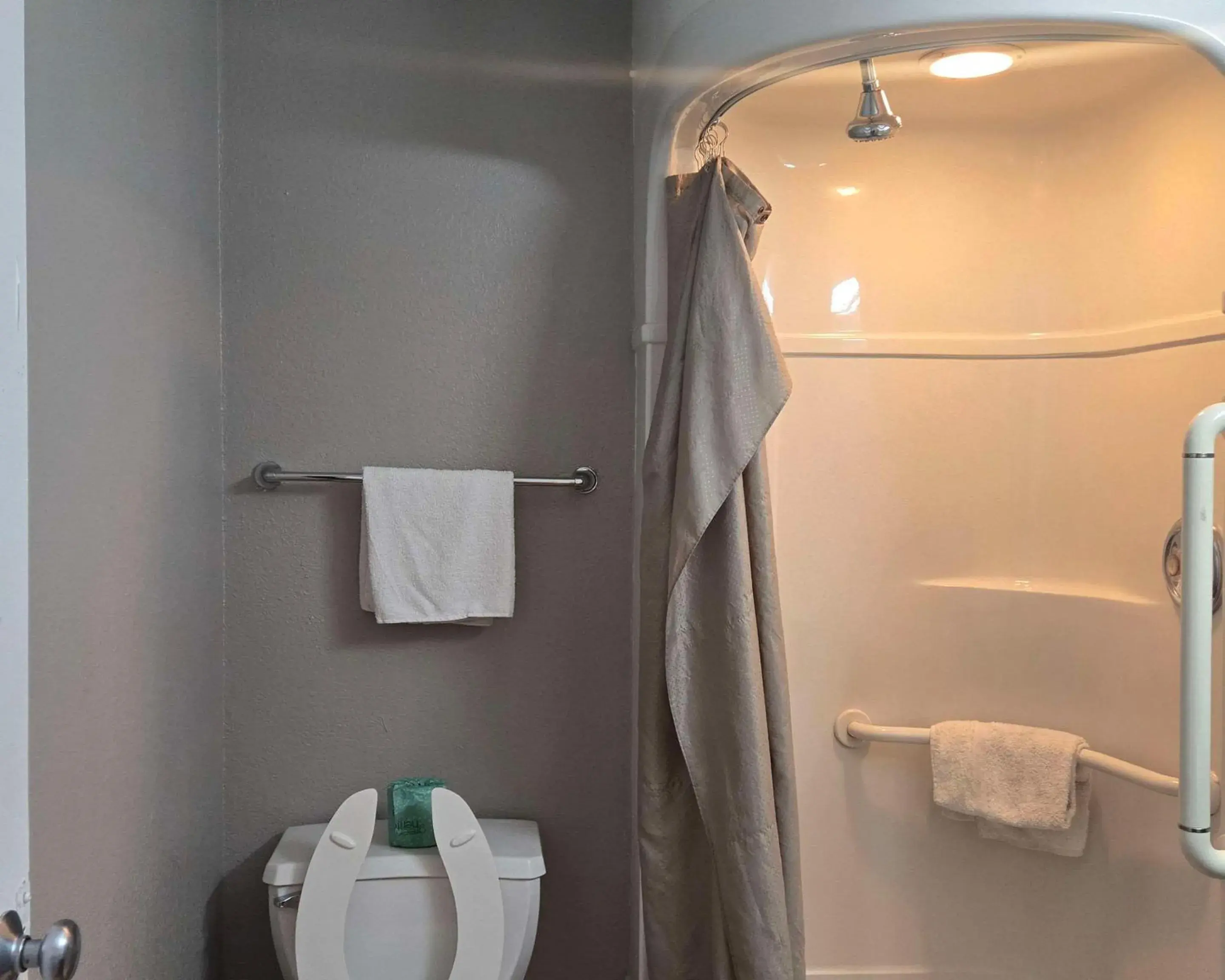 Bedroom in Park Inn by Radisson, Tracy Bedroom in Park Inn by Radisson, Tracy