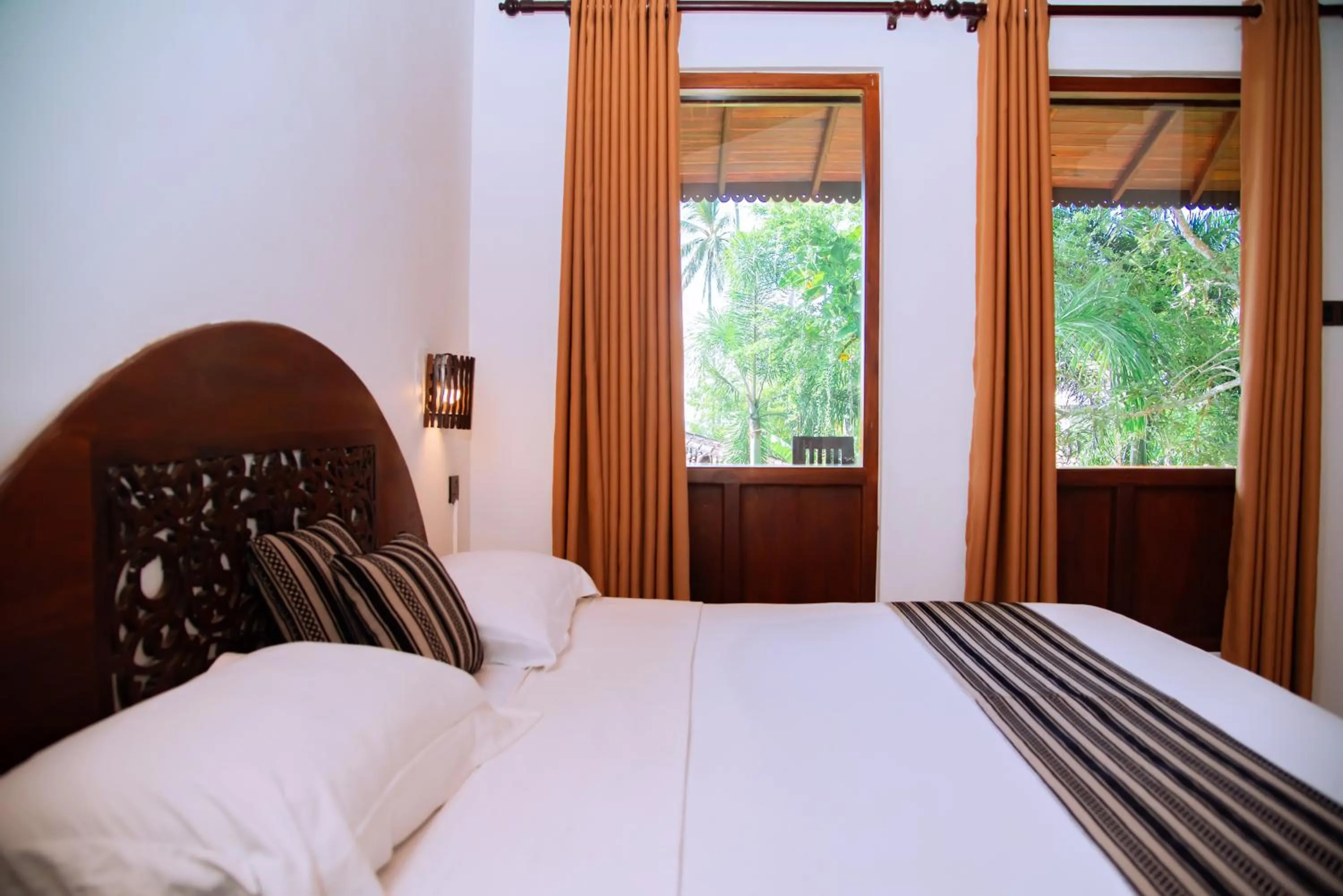 Bed in Shadow Surf Bay