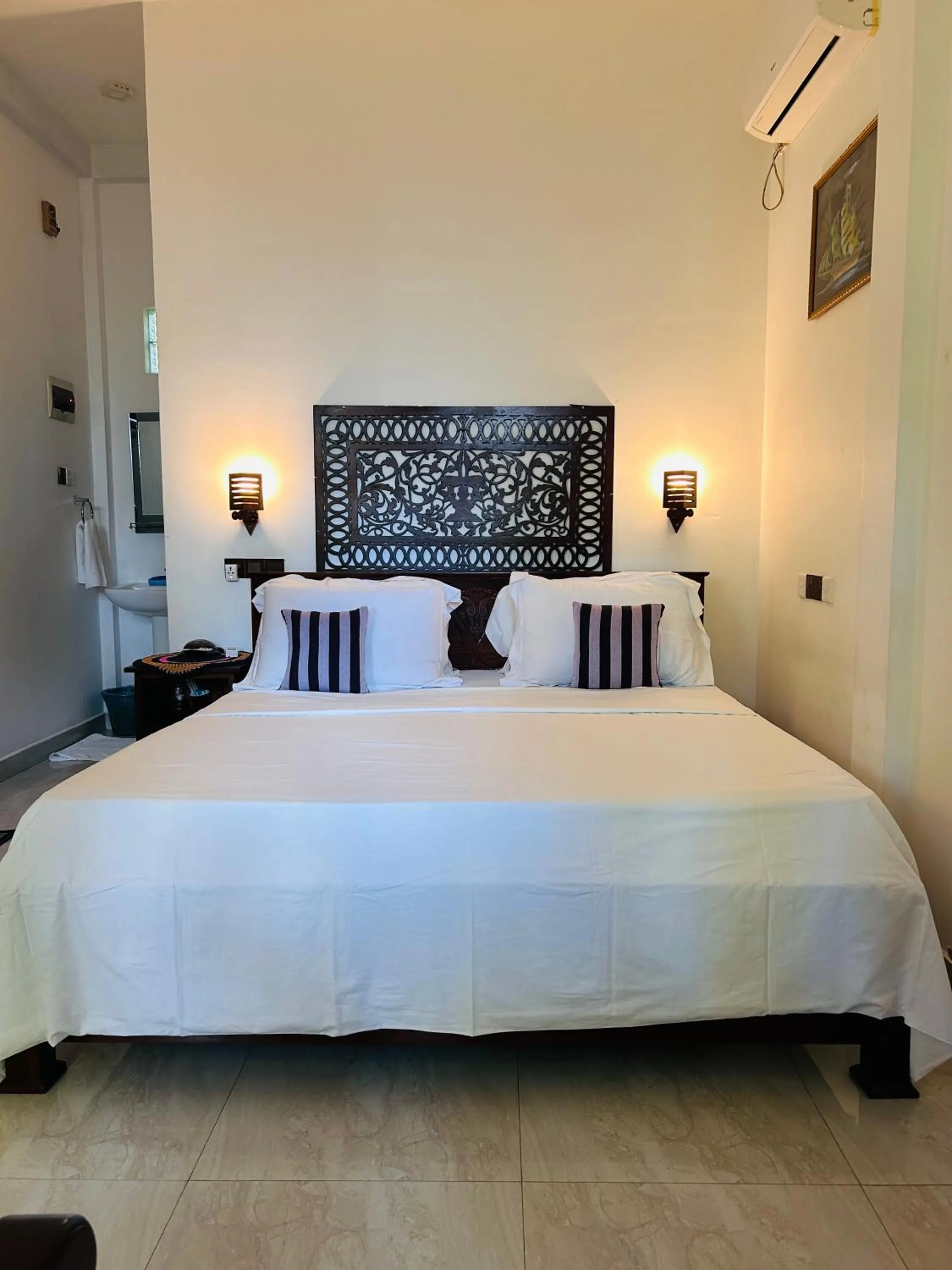 Bed in Shadow Surf Bay